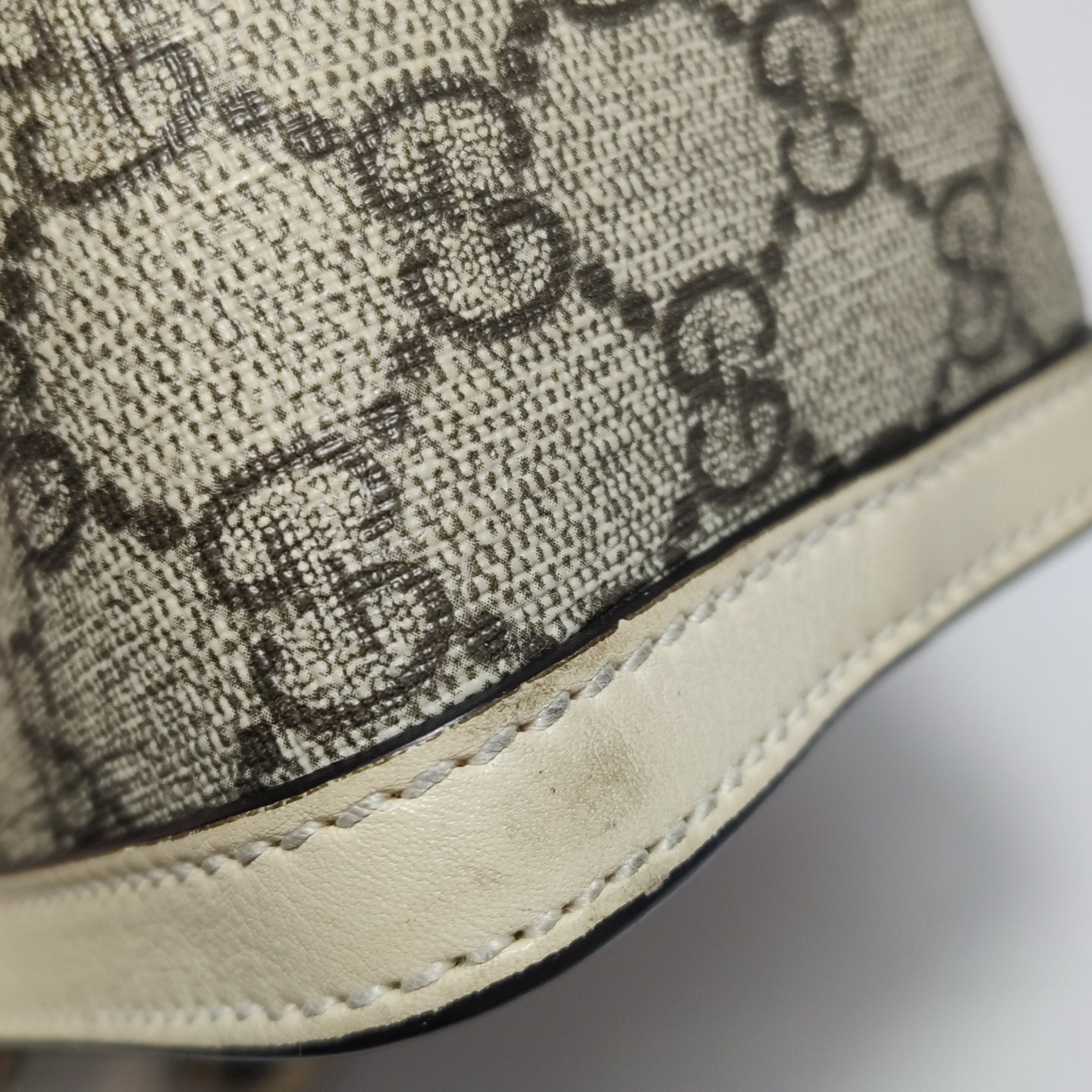 Gucci - Padlock Small Shoulder Bag - GG Supreme canvas with leather trim - Beige - (Small)
