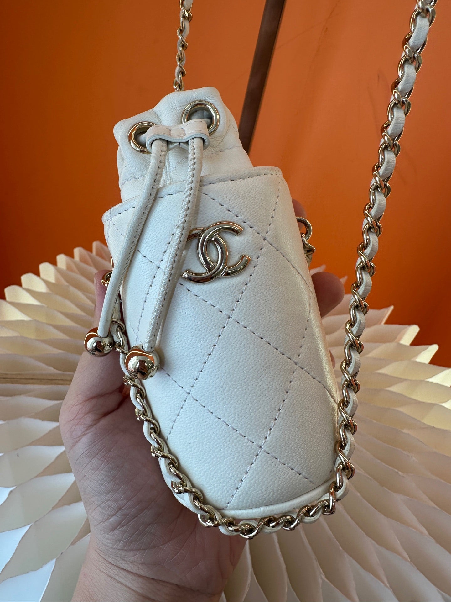 Chanel - Drawstring Bucket Bag - Quilted leather - White with Gold-Tone Hardware - (mini)