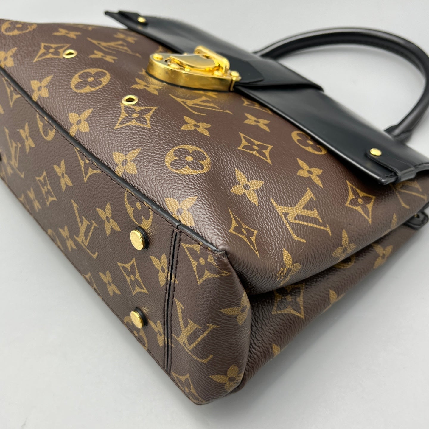 Louis Vuitton - One Handle Flap Bag - Monogram coated canvas and smooth cowhide leather - Brown and Black with Gold-Tone Hardware - (small)