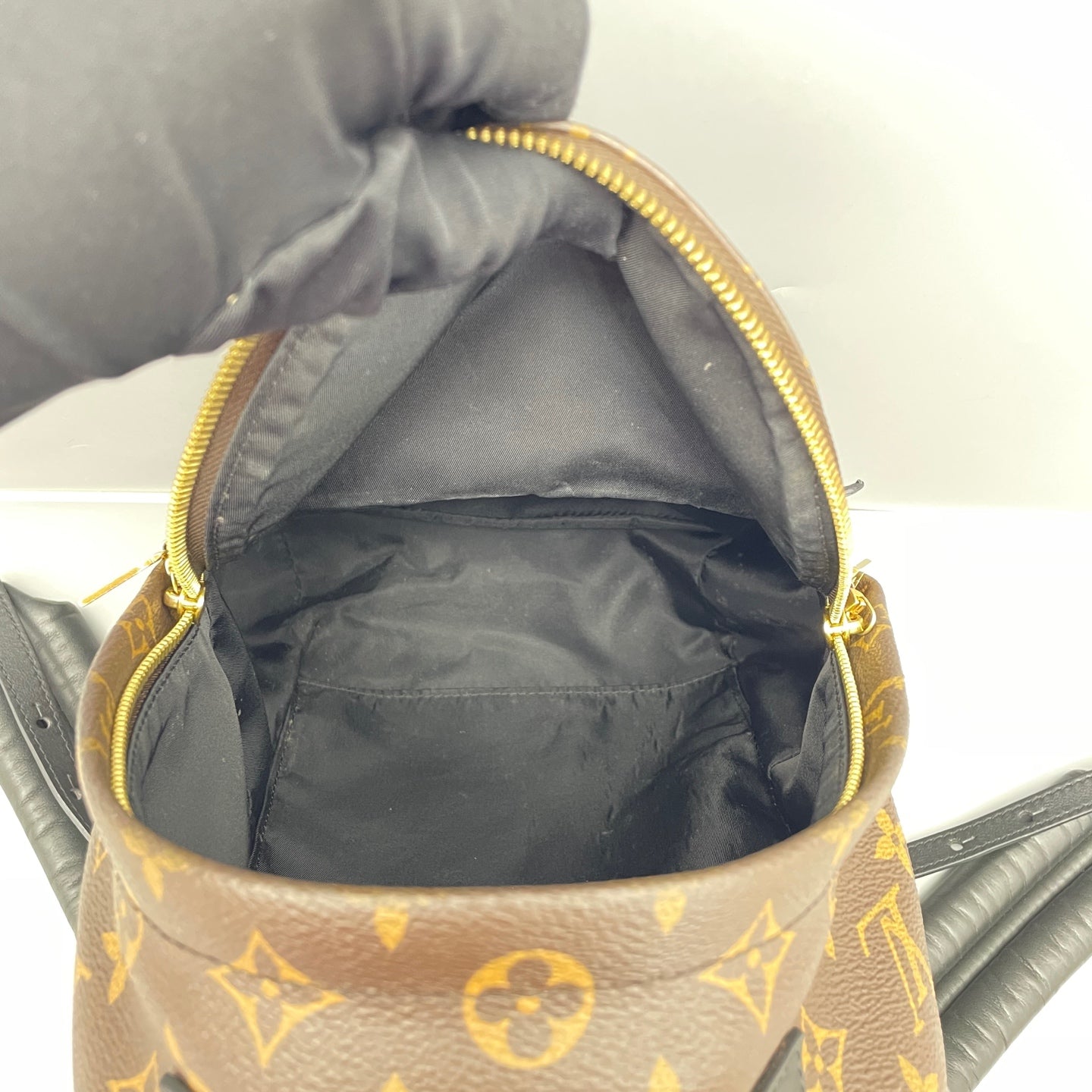 Louis Vuitton - Palm Springs Backpack - Monogram coated canvas with black cowhide leather trim - Brown - (Small)