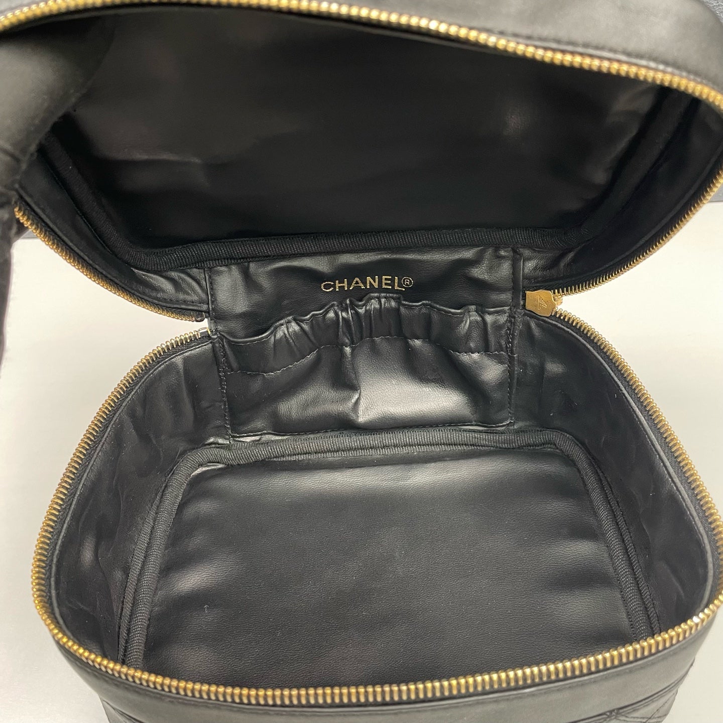 Chanel - Vintage Handheld Makeup Box - Lambskin leather - Black - (small)