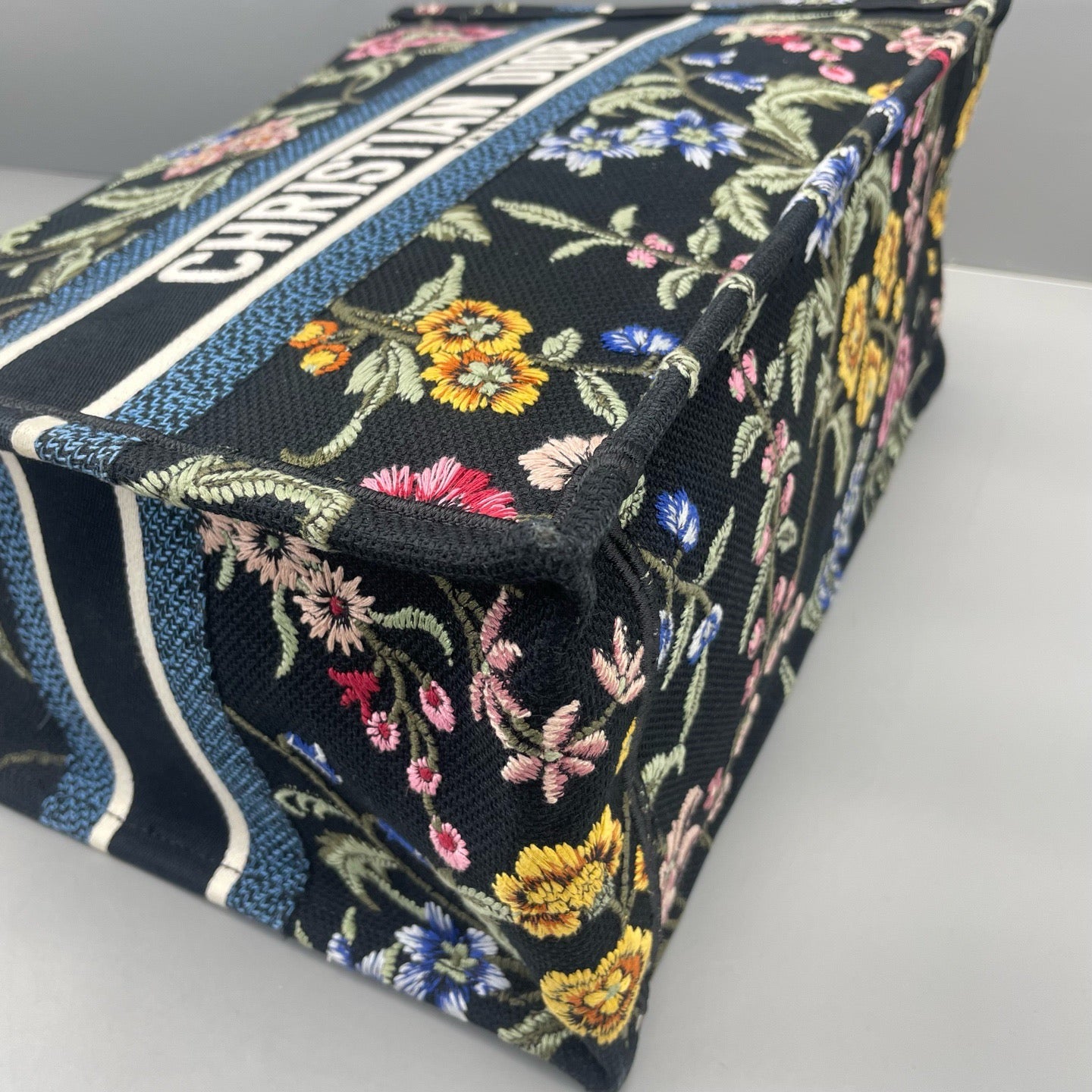 Dior - Medium Floral Tote - Embroidered canvas - Black - (Medium)