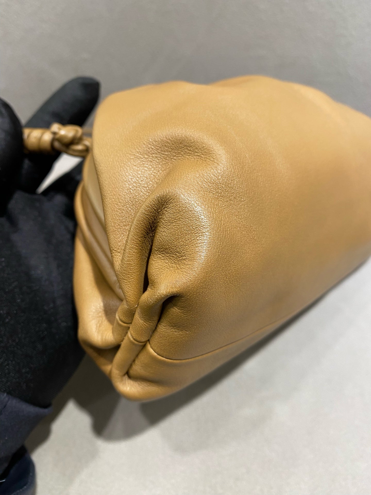 Bottega Veneta - The Pouch Mini - Lambskin leather - Caramel - (mini)