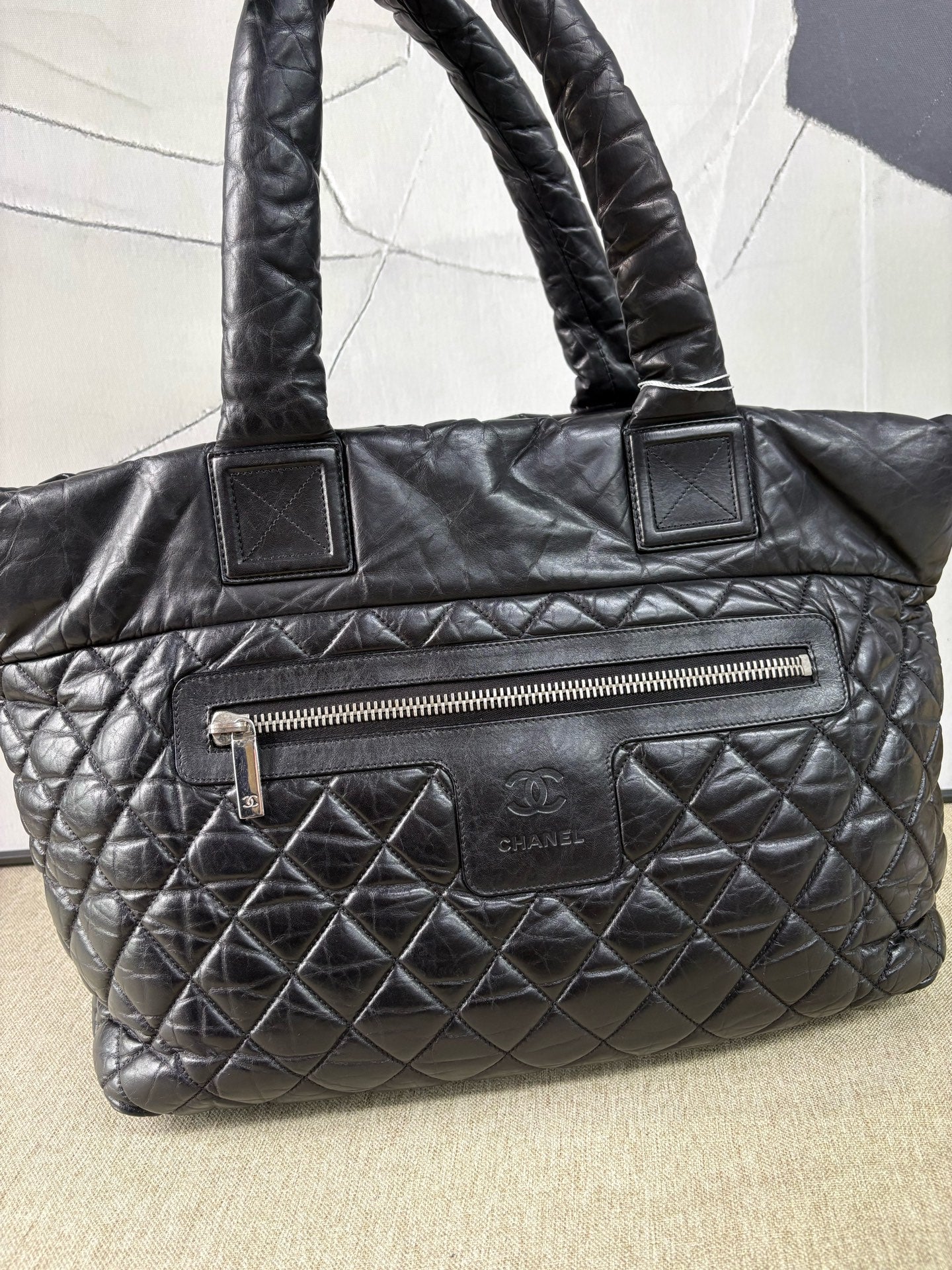Chanel - Cocoon Puffer Tote - Oiled Waxed Calfskin Leather - Black - (Medium)