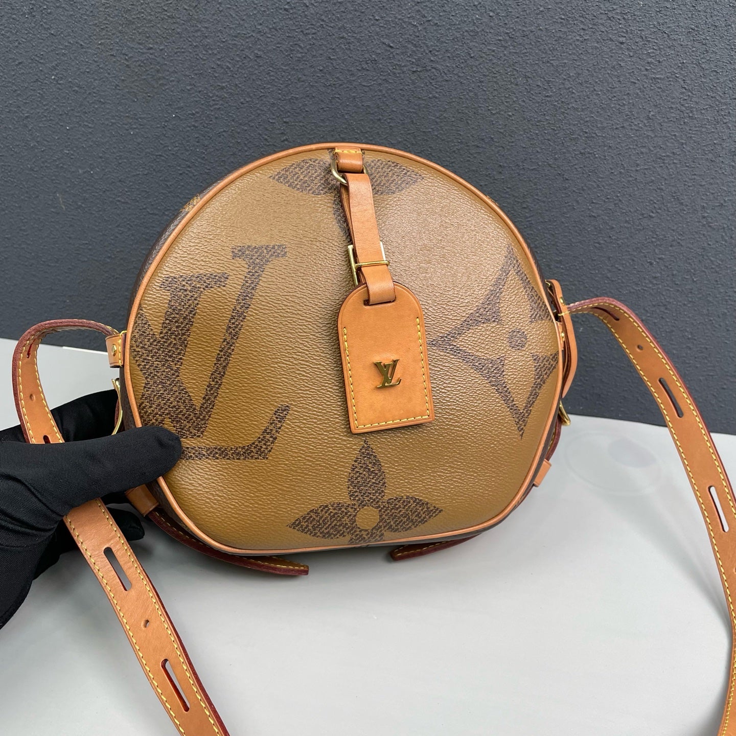 Louis Vuitton - Boîte Chapeau Souple - Monogram Giant Reverse coated canvas and Vachetta leather - Brown - (Small)