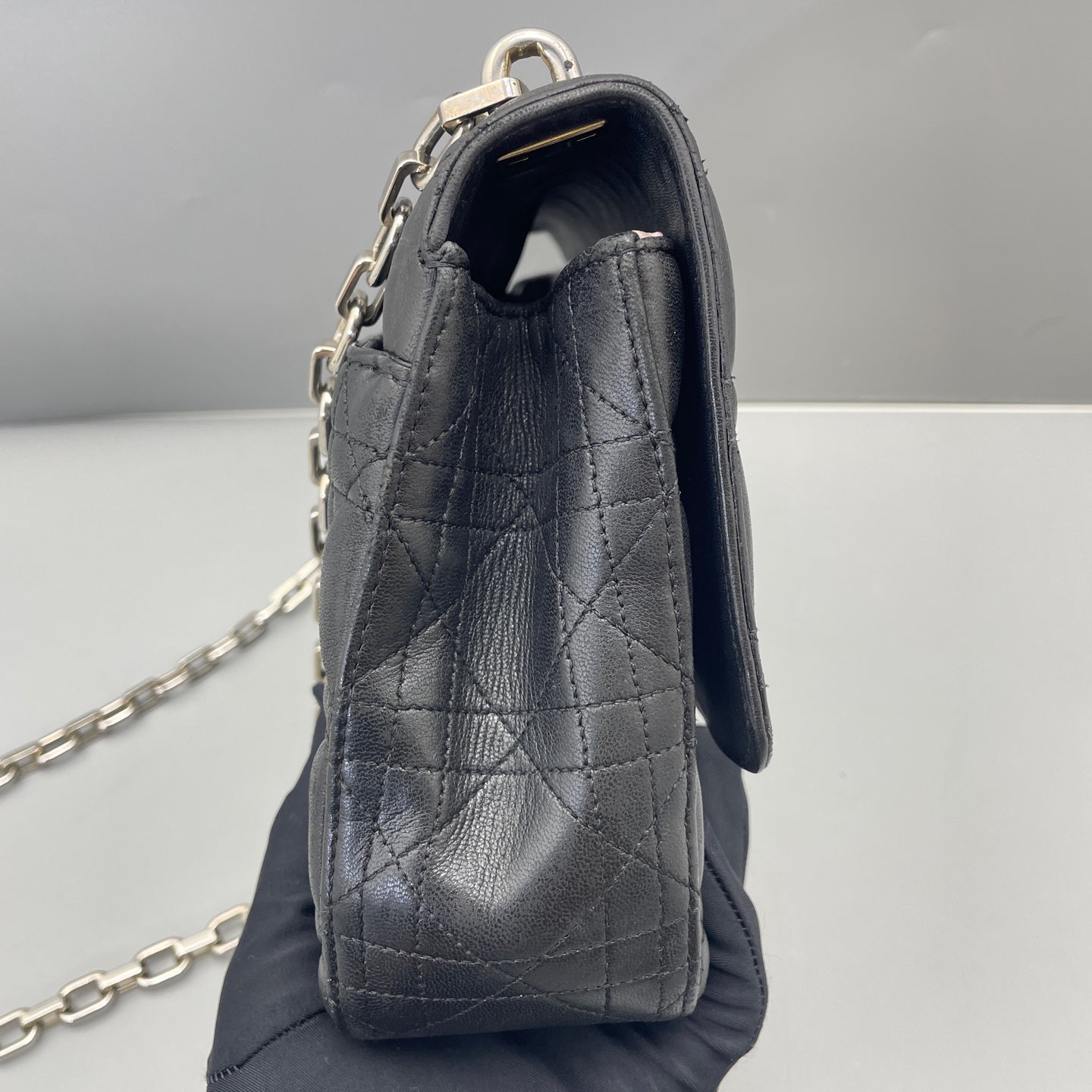 Dior - Quilted Flap Chain Bag - Leather - Black - (Medium)