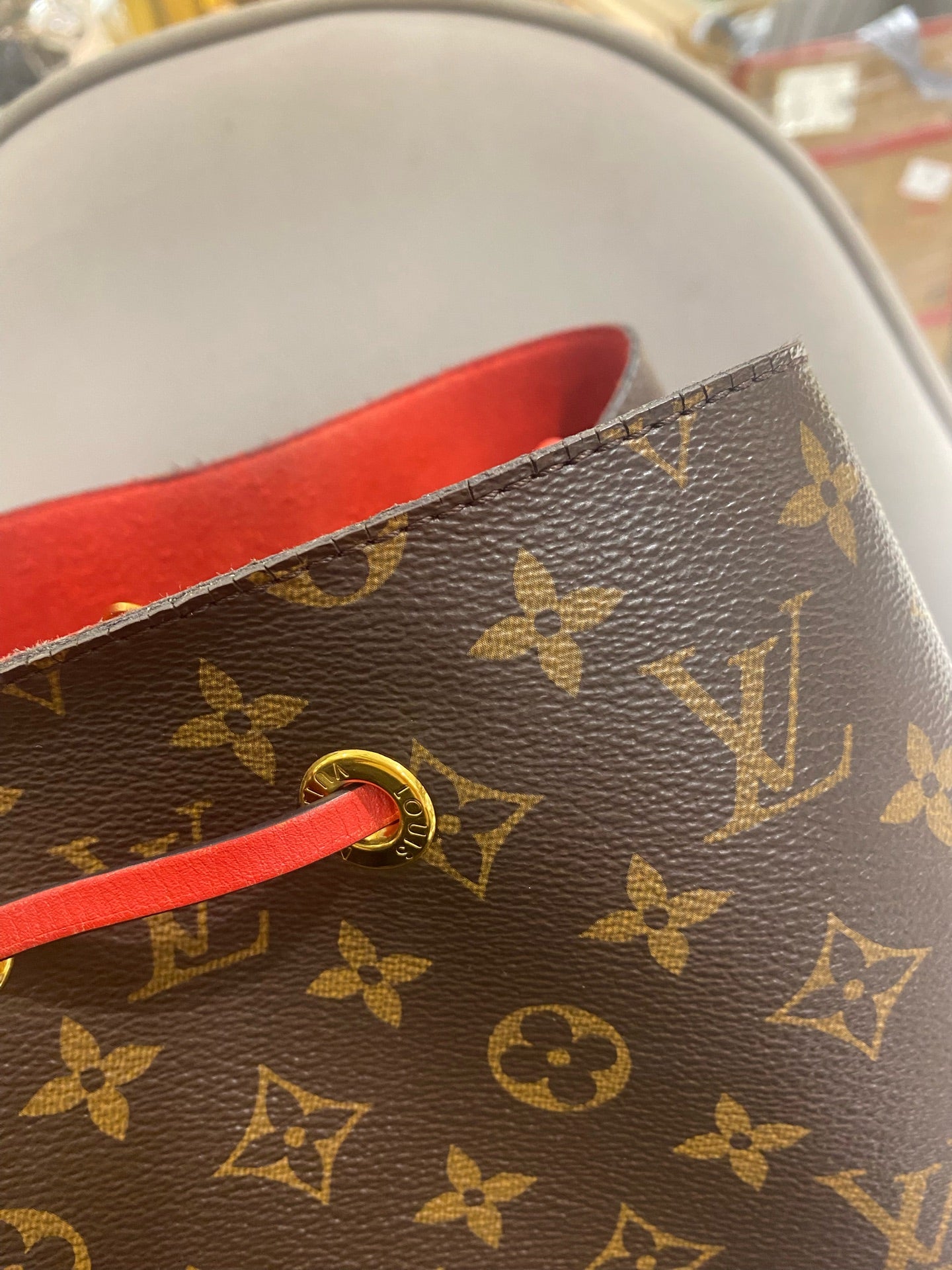 Louis Vuitton - Neonoe MM - Monogram coated canvas with cowhide leather trim - Brown with Red accents - (Medium)