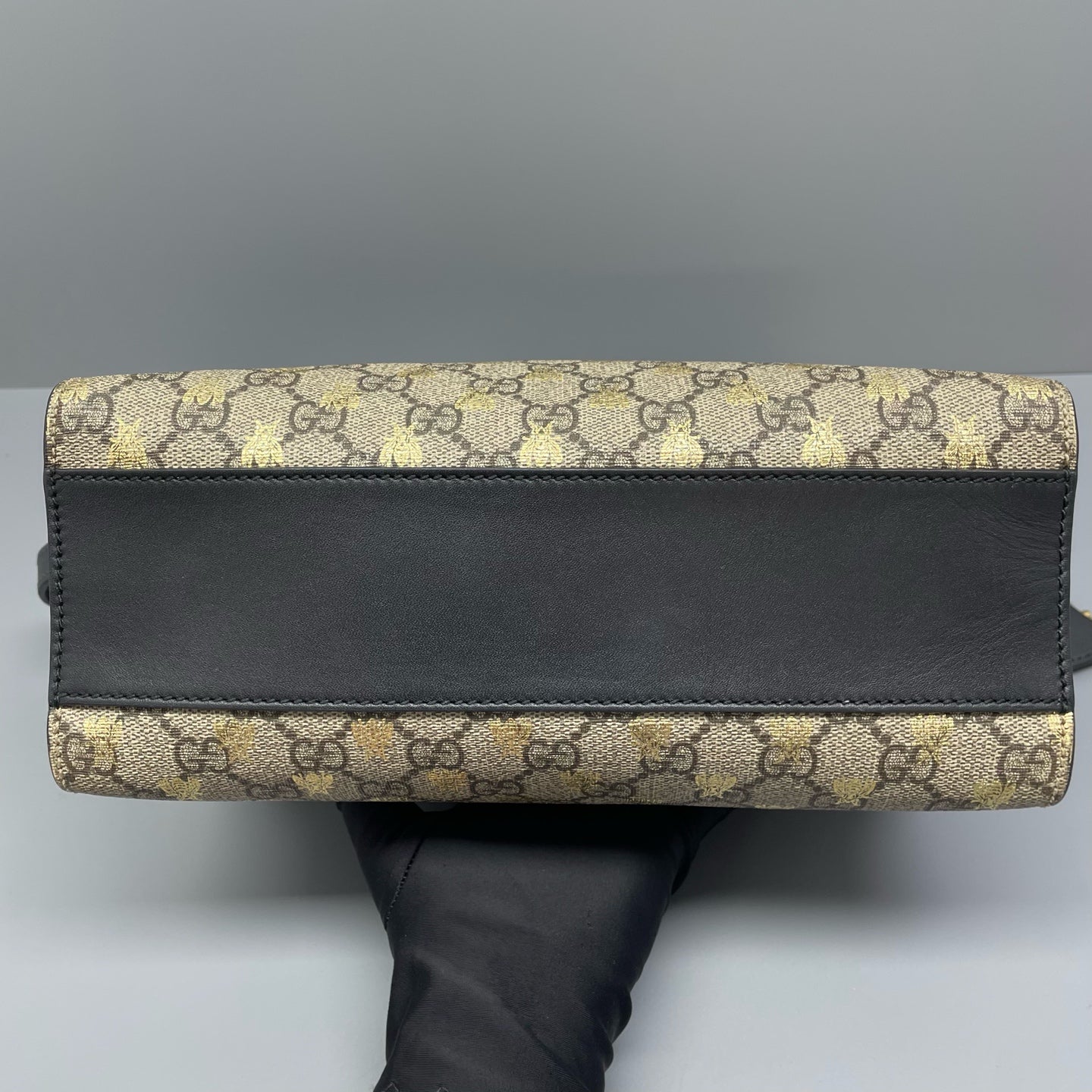 Gucci - Padlock Small GG Supreme Bee Shoulder Bag (261710) - GG Supreme coated canvas with leather trim - Beige and Black with Gold Accents - (small)
