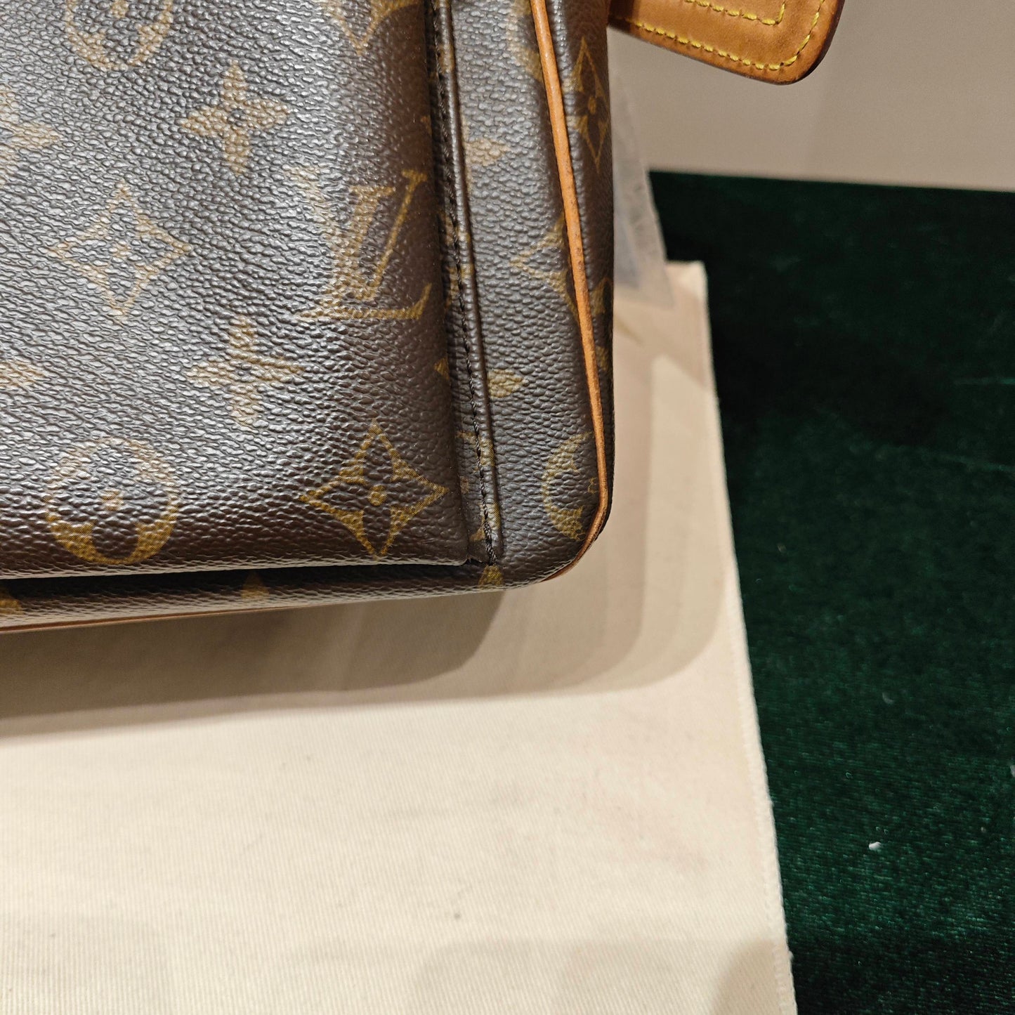 Louis Vuitton - Monogram Flap Shoulder Bag - Monogram coated canvas with Vachetta leather trim - Brown - (Medium)