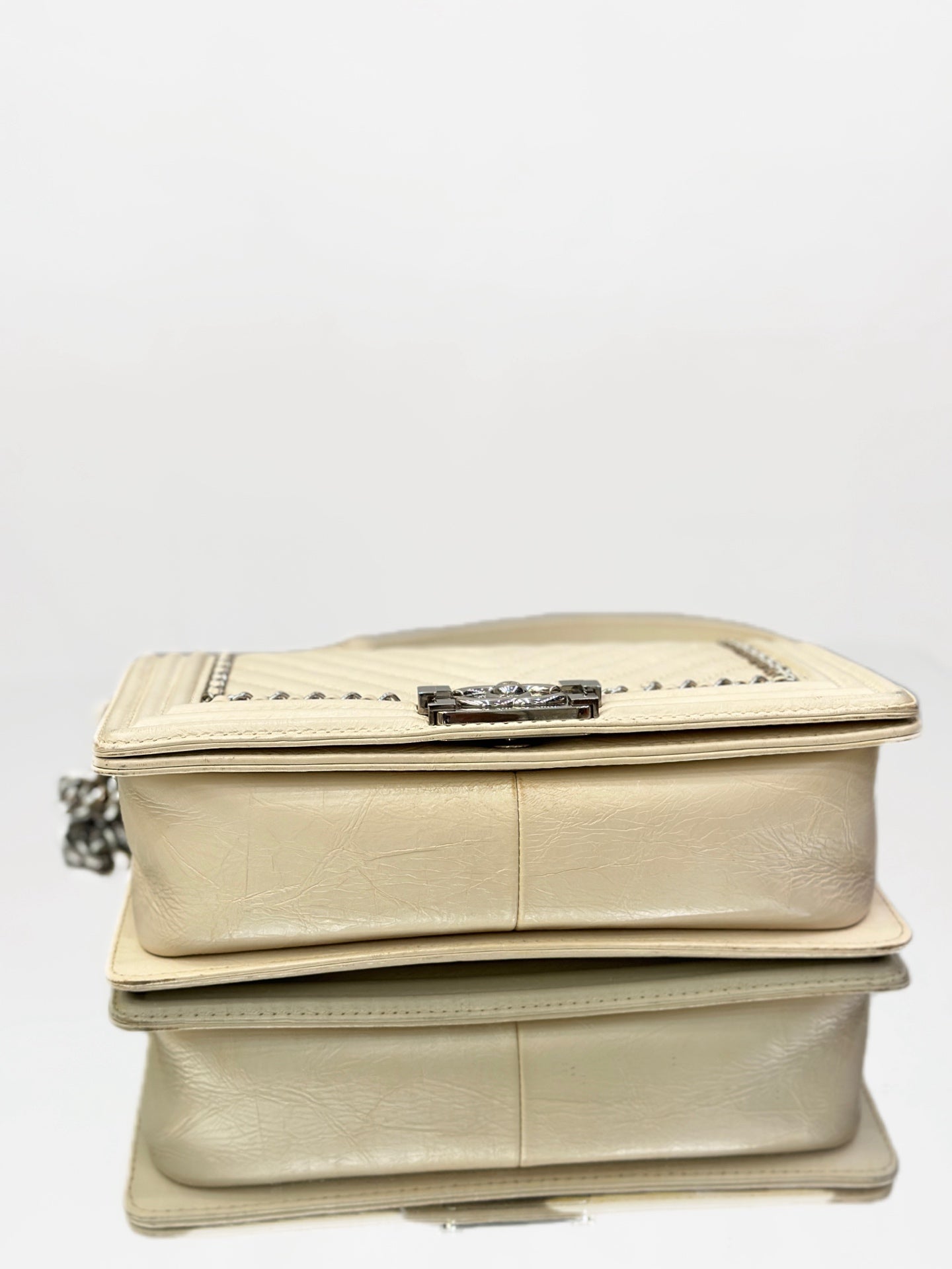 Chanel - Le Boy - Oil wax calfskin - Beige - (Medium)
