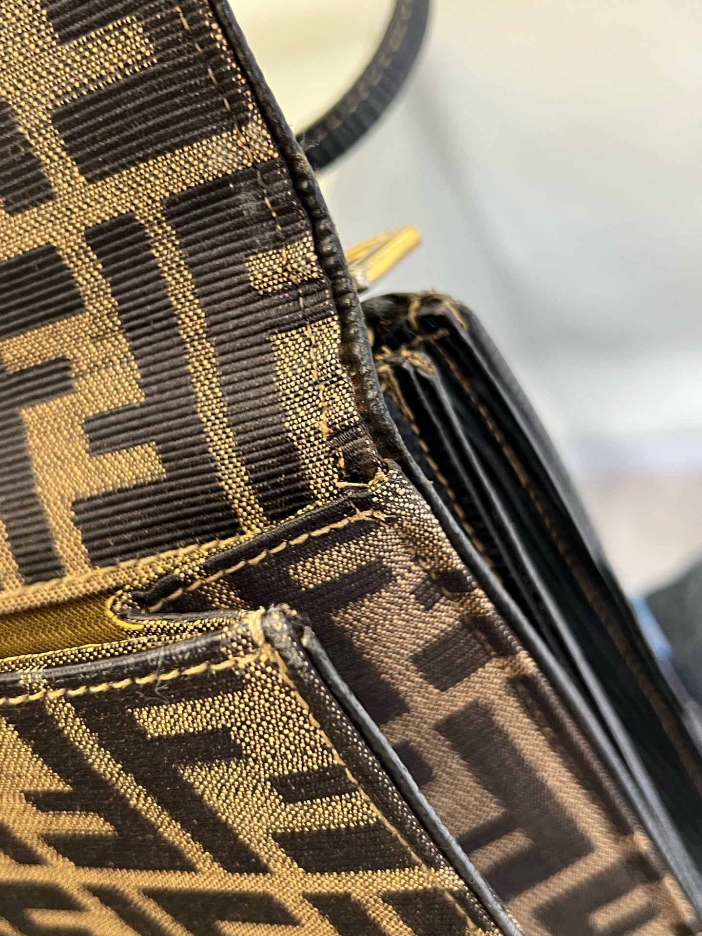 Fendi - Vintage Double-Sided Zucca Shoulder Bag - Zucca canvas and textured leather - Brown - (small)