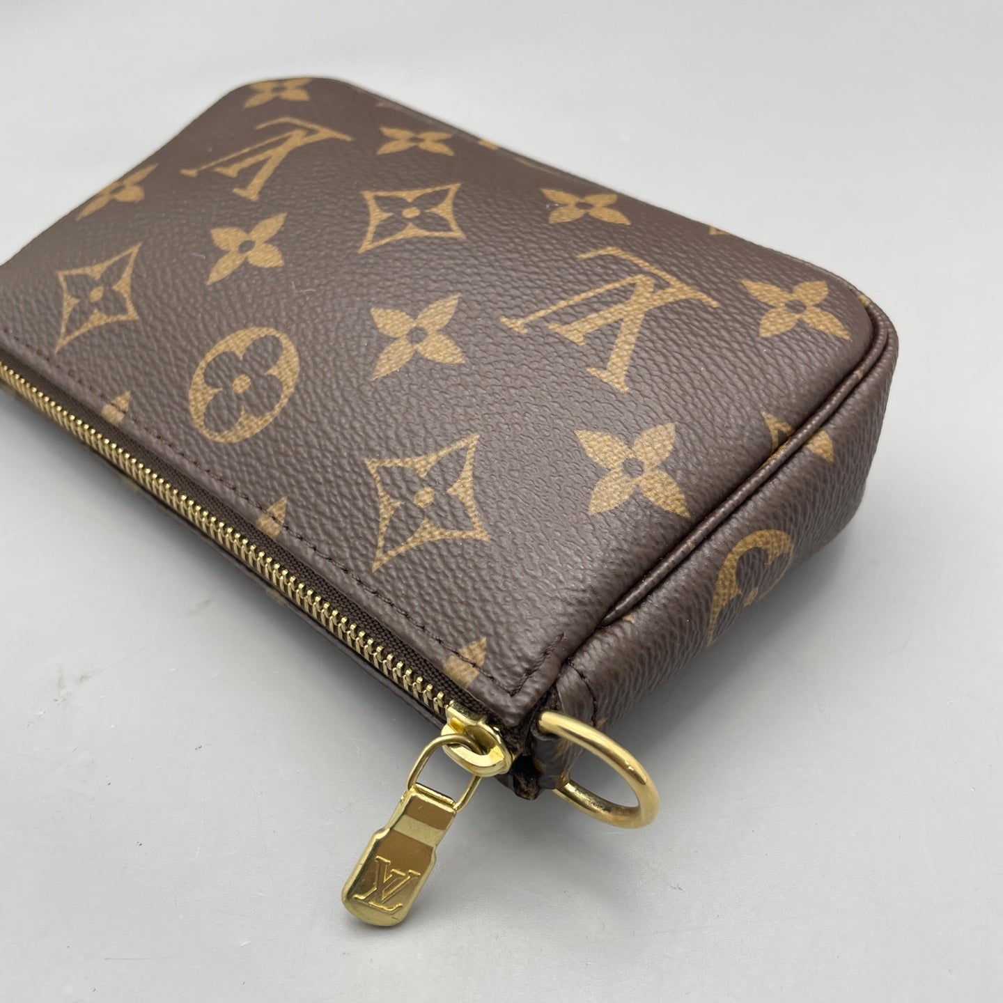 Louis Vuitton - Mini Pochette Accessoires - Monogram canvas - Brown - (mini)