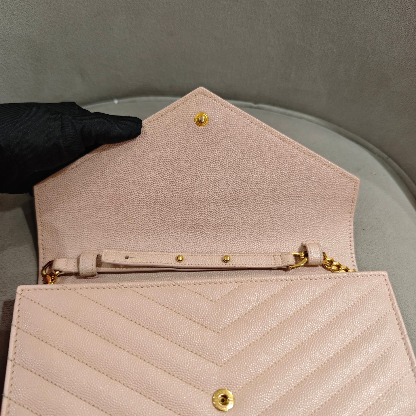 Saint Laurent - Envelope Bag - Caviar leather - Pink with Gold-Tone Hardware - (Small)