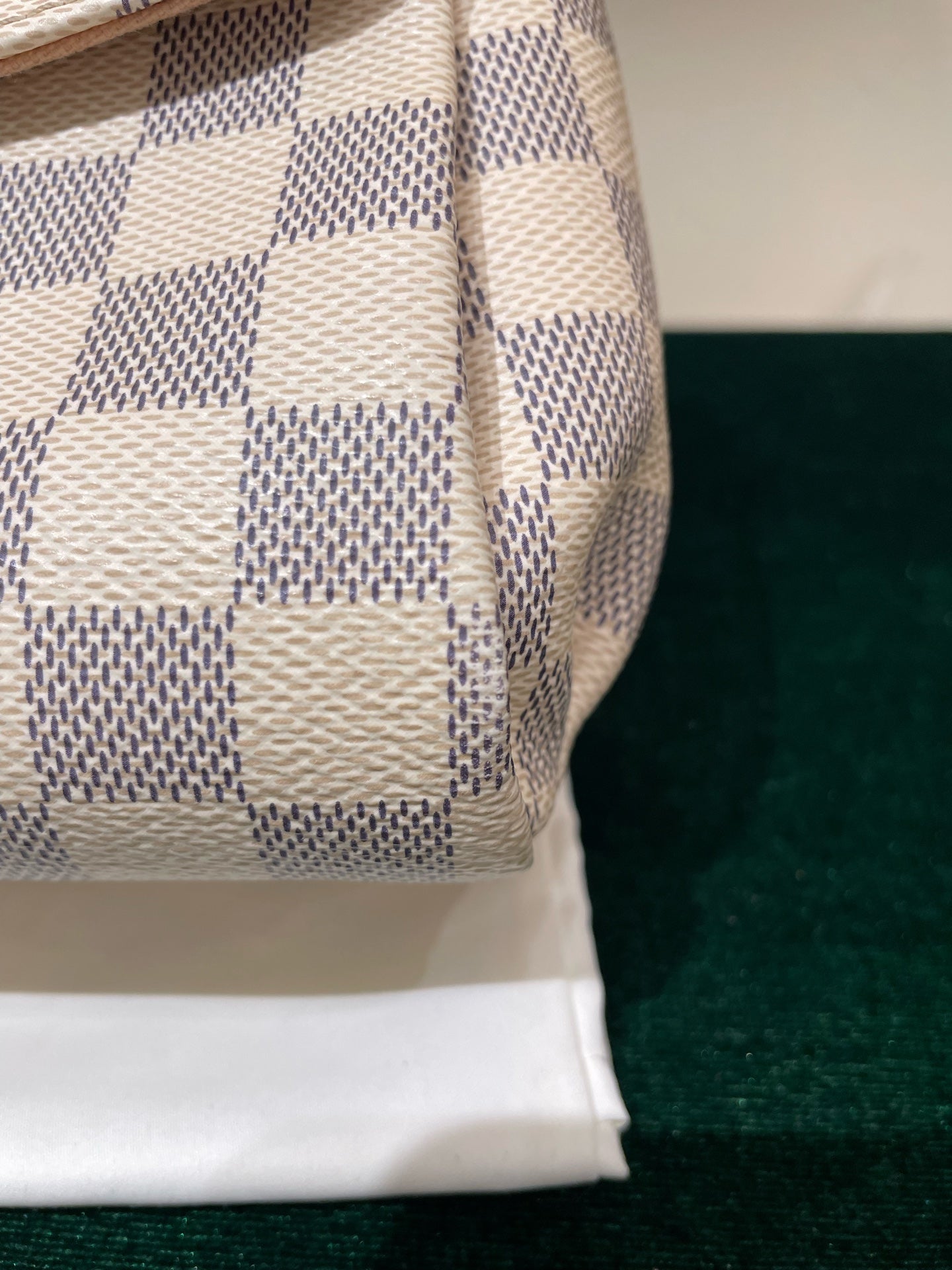 Louis Vuitton - Croisette - Damier Azur coated canvas with natural Vachetta leather trim - White - (Small)