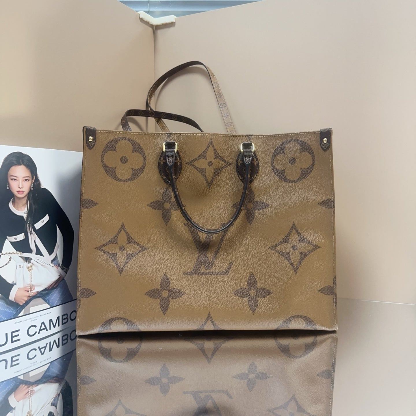 Louis Vuitton - Onthego GM - Monogram coated canvas, Leather trim - Brown, Beige, Red - (Large)