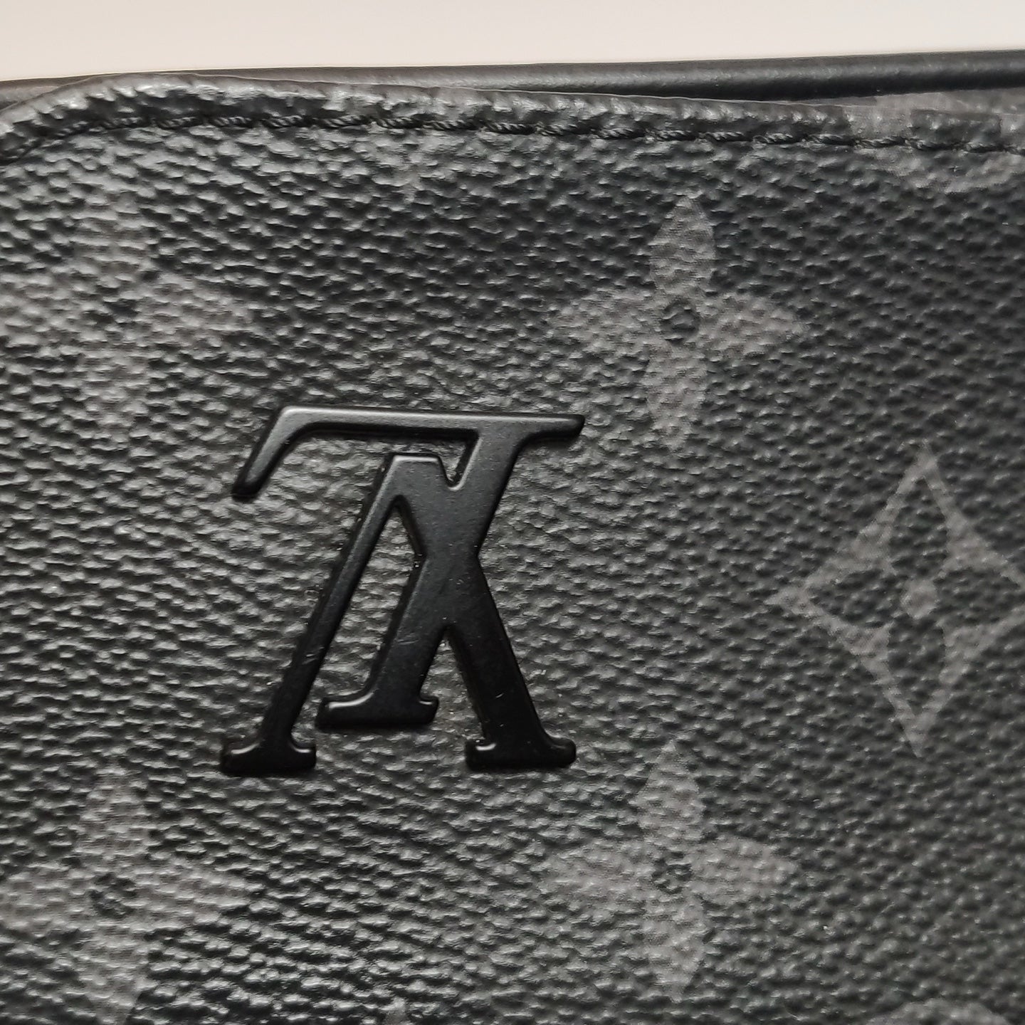 Louis Vuitton - Discovery Messenger Bag PM - Monogram Eclipse coated canvas - Black - (medium)