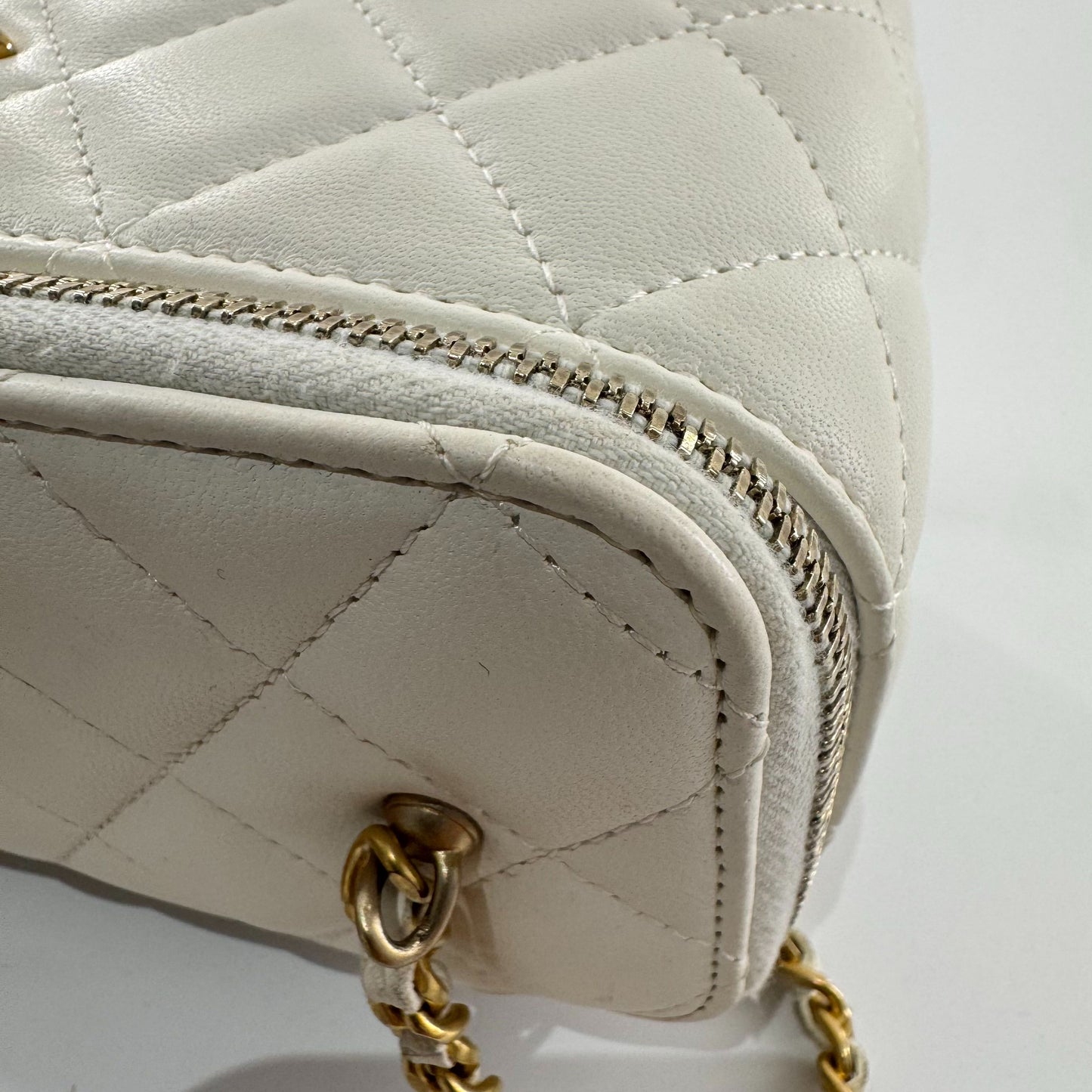 Chanel - Mini Vanity Case with Gold Ball - Lambskin leather - White - (mini)