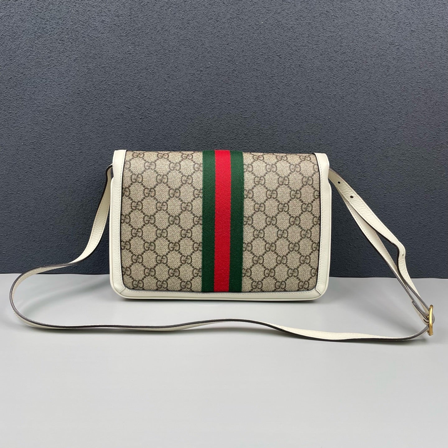Gucci - Queen Margaret Bee Messenger Bag - GG Supreme coated canvas with grained leather trim - Beige and White with Red/Green Web Stripe - (medium)