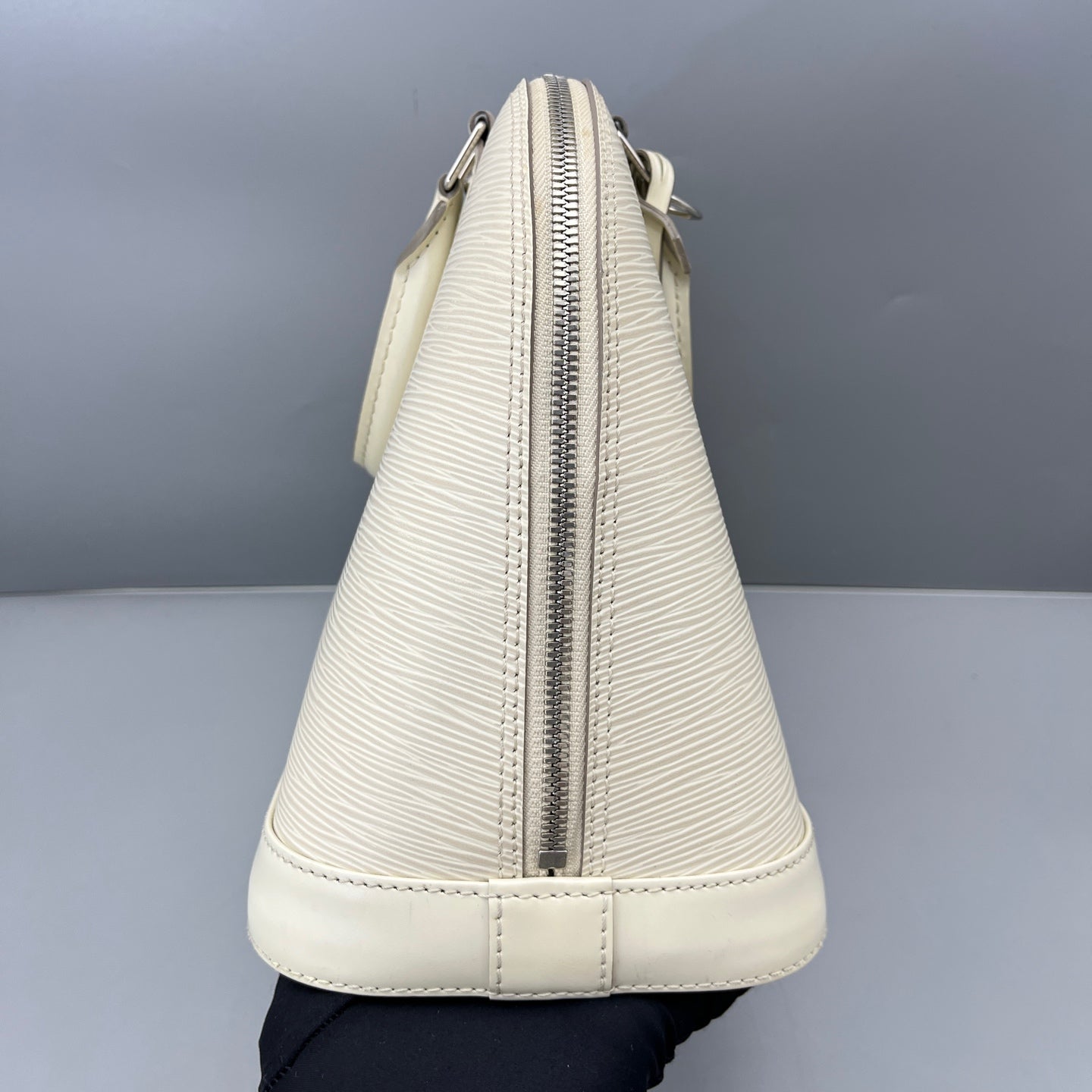 Louis Vuitton - Alma PM - Epi leather - White - (Medium)