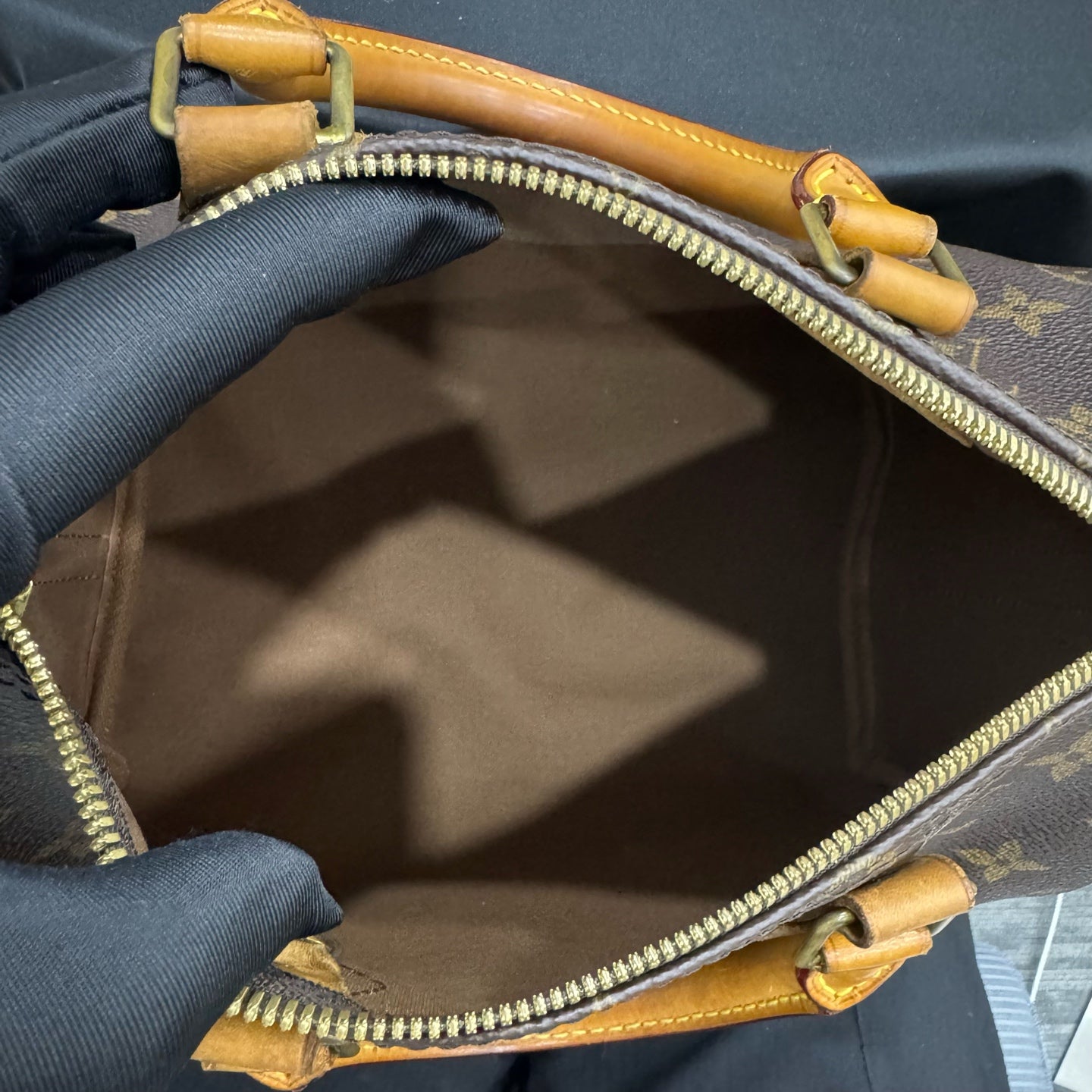 Louis Vuitton - Speedy 25 Bandoulière - Monogram coated canvas with Vachetta leather trim - Brown - (Small)