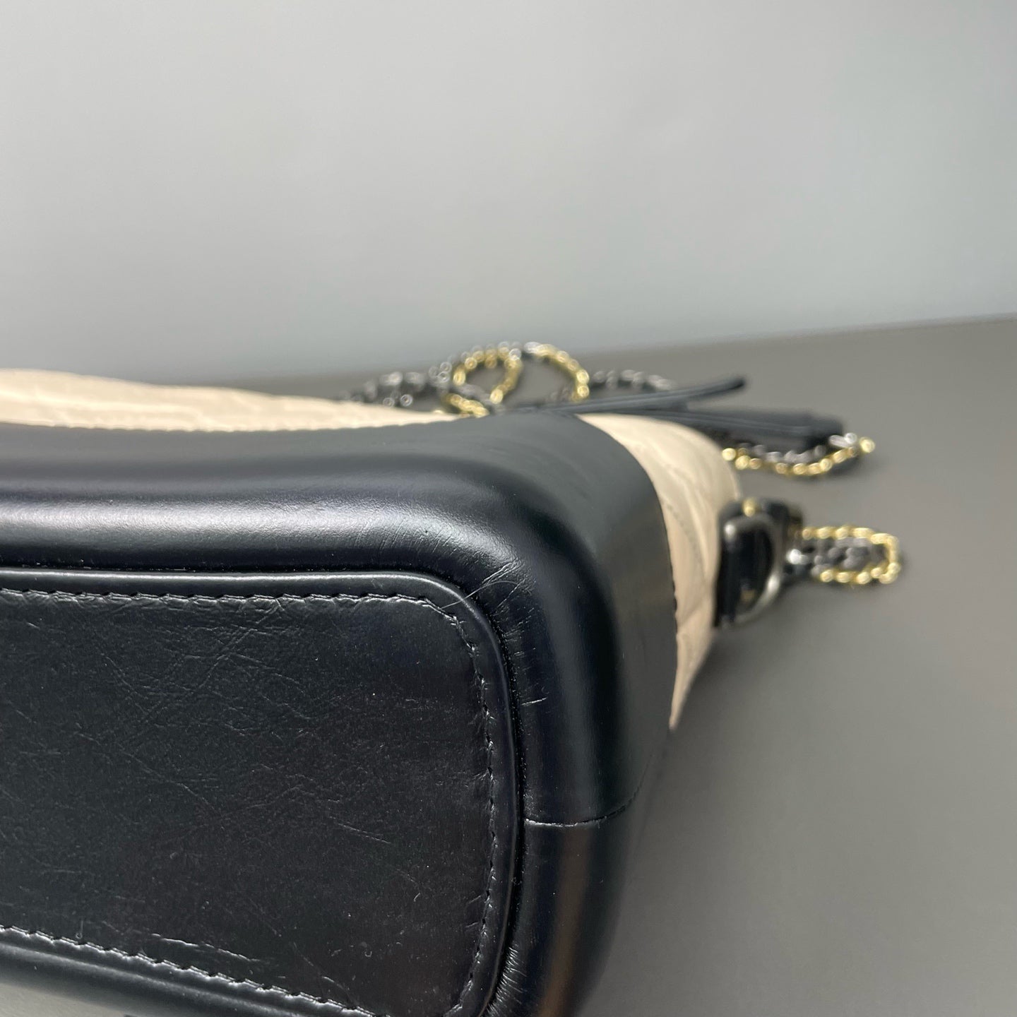 Chanel - Gabrielle Hobo Bag - Vintage calfskin and smooth calfskin - Beige and Black - (Medium)