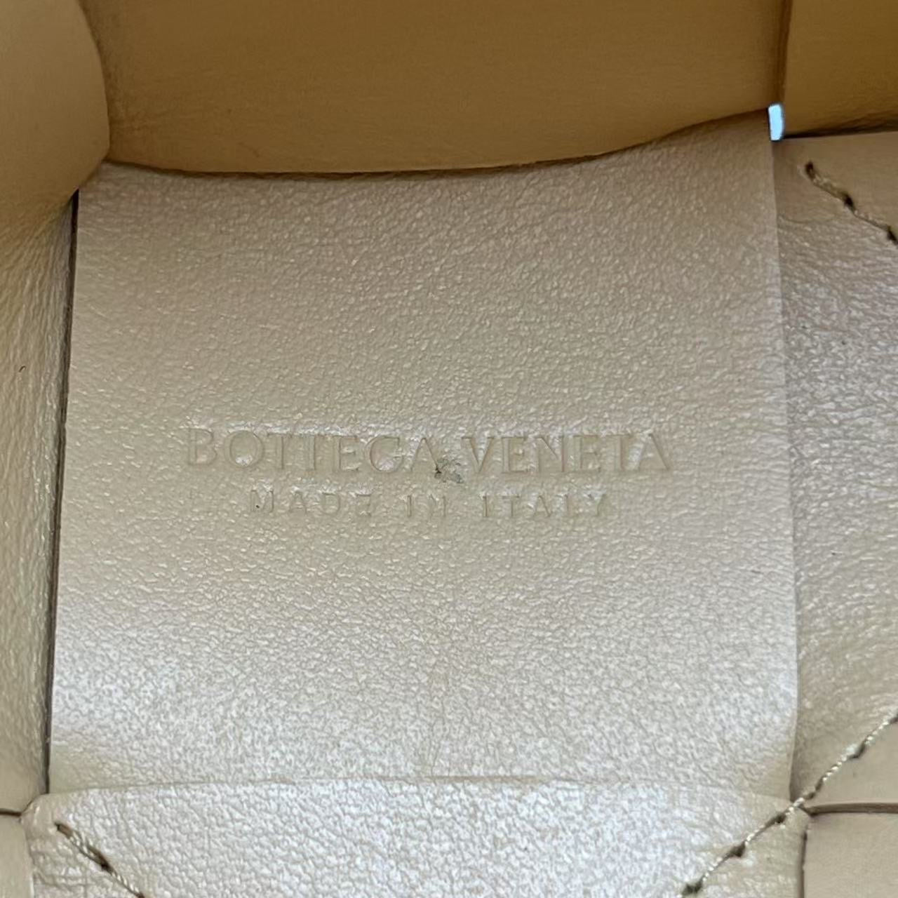 Bottega Veneta - Cassette Mini Bucket Bag - Leather - Beige - (mini)