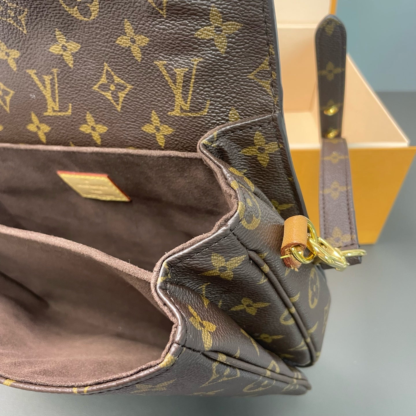 Louis Vuitton - Pochette Métis - Monogram coated canvas and natural cowhide leather - Brown - (Small)