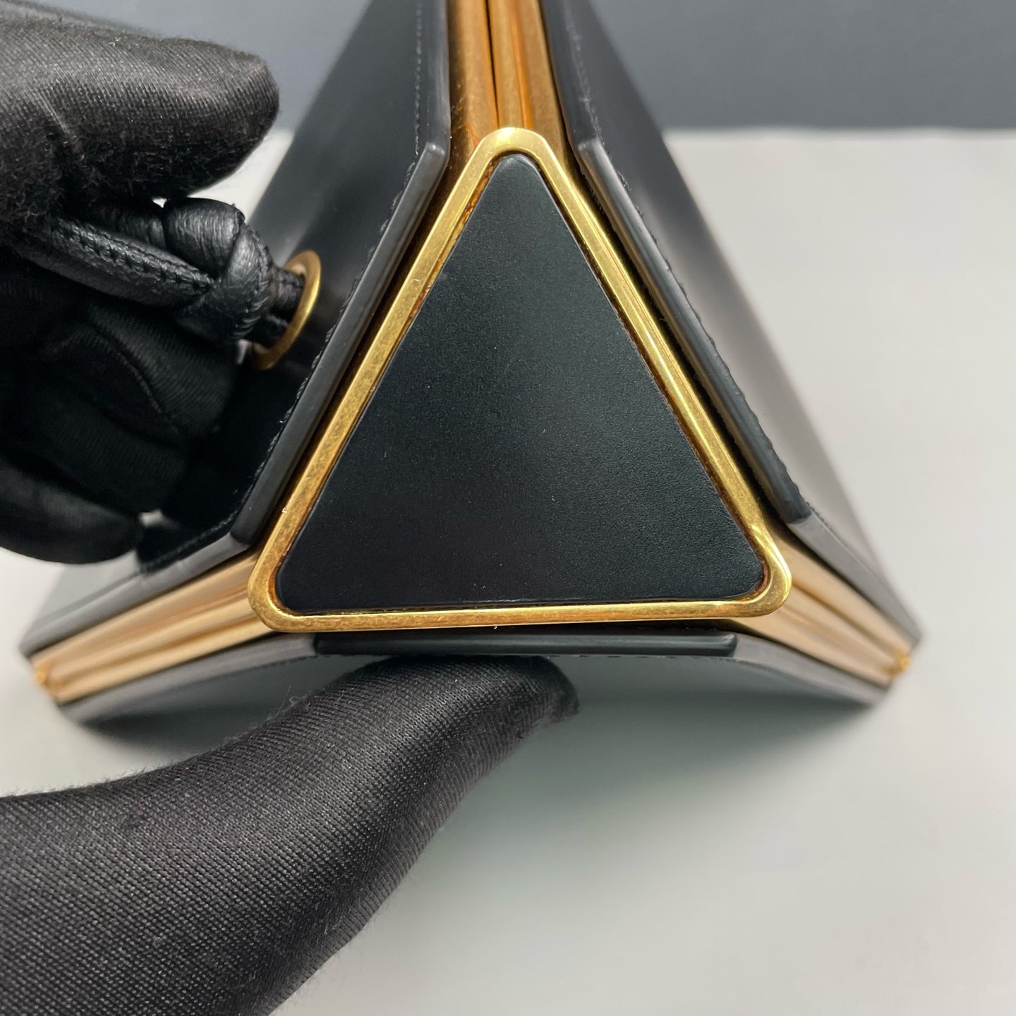 Bottega Veneta - Triangle Clutch - Leather - Black - (mini)