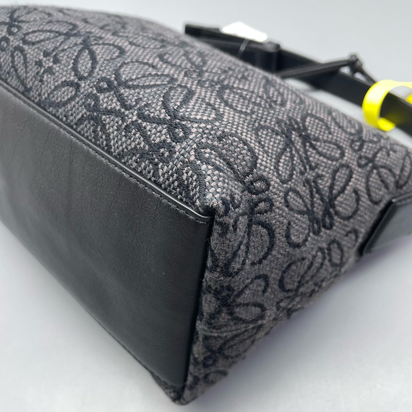 Loewe - Cubi Bag L7210 - Woven jacquard textile with calfskin leather trim - Black - (Mini)