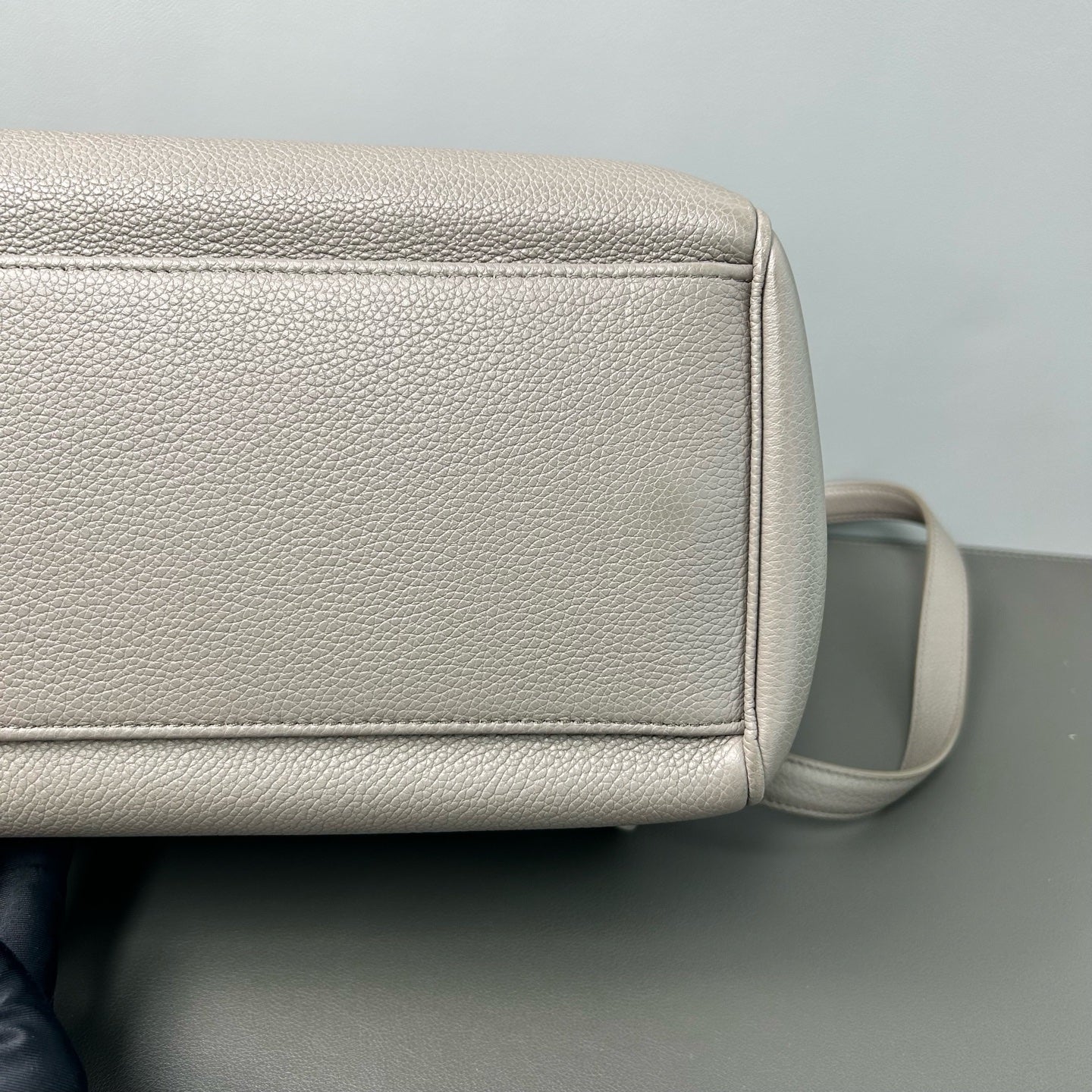Celine - Soft 16 - Cowhide leather - Grey - (Medium)