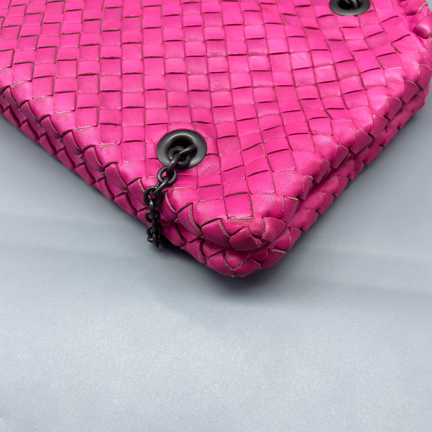 Bottega Veneta - Intrecciato Chain Shoulder Bag - Lambskin leather - Fuchsia - (medium)