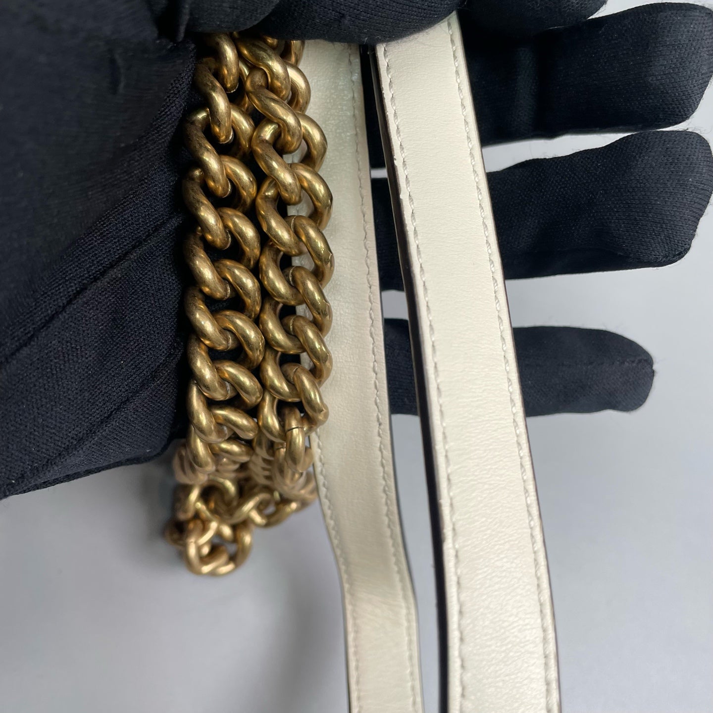 Gucci - GG Marmont Matelassé Shoulder Bag - Leather - White - (Medium)