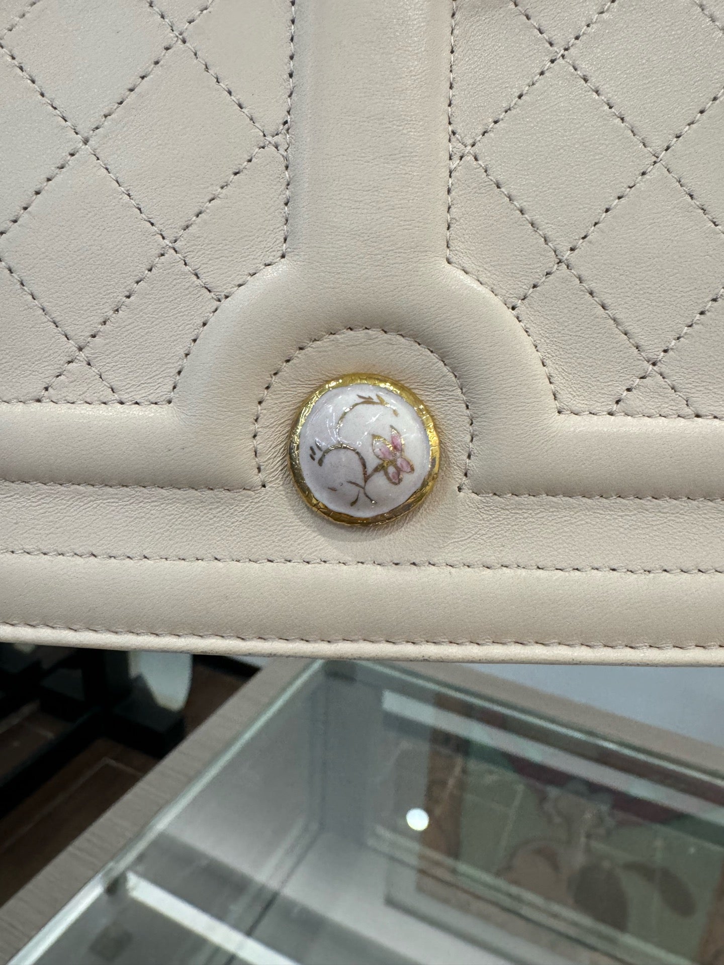 Chanel - Baroque Gemini Enamel Carved Chain Shoulder Bag - Leather - Pink - (Medium)