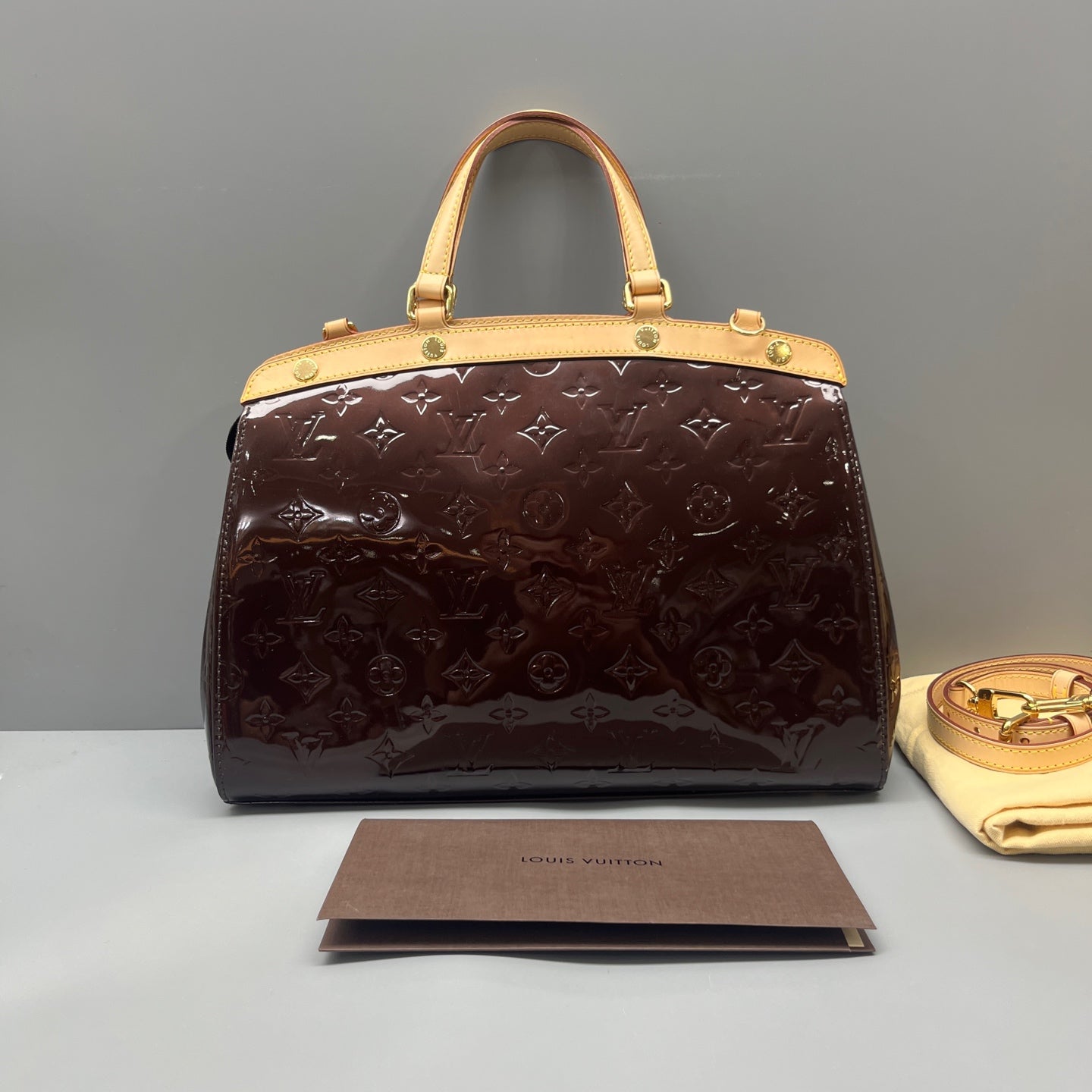 Louis Vuitton - Brea MM - Monogram Vernis patent leather with Vachetta leather trim - Burgundy - (Medium)