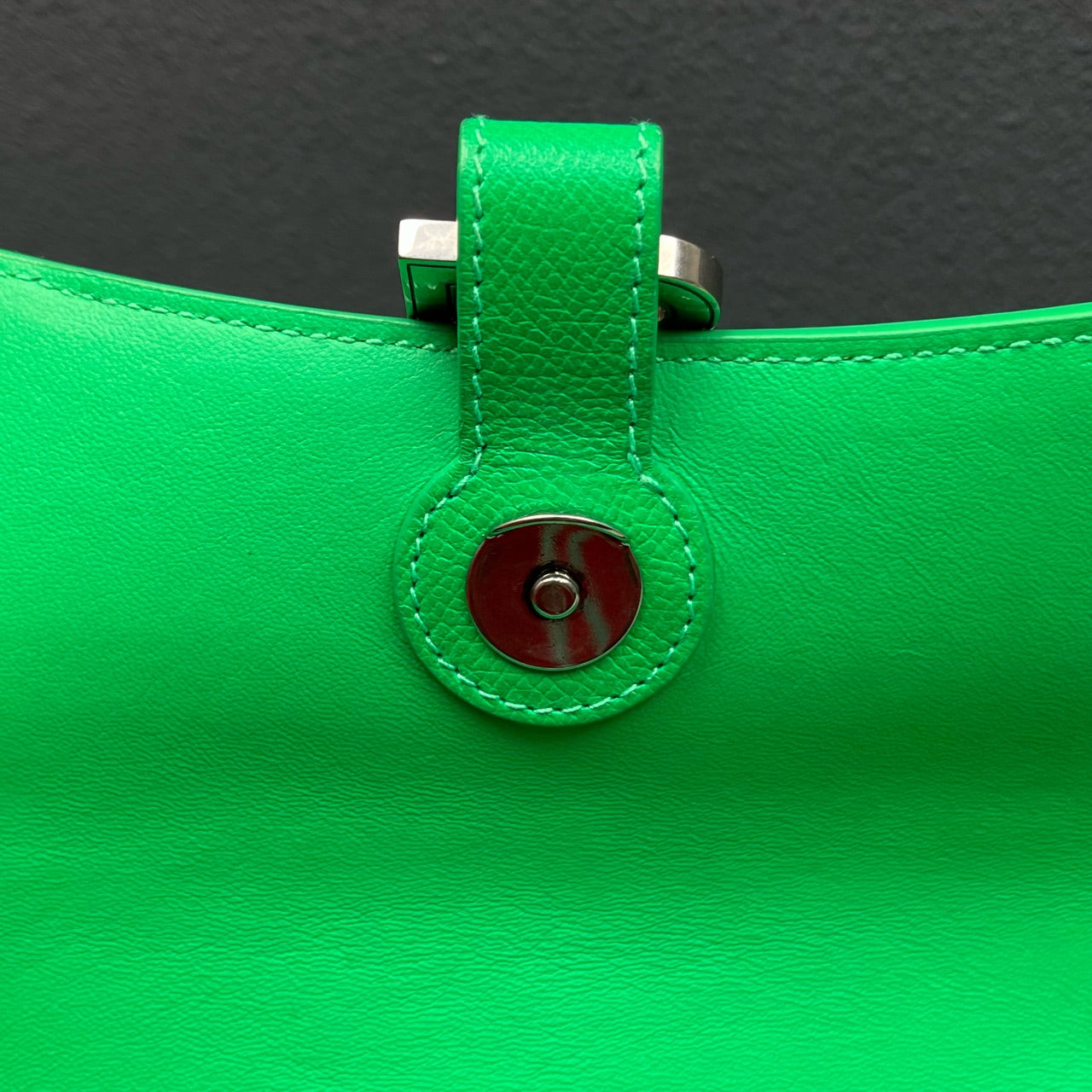 Balenciaga - Downtown Small Hourglass Bag - Grained leather - Green - (Small)