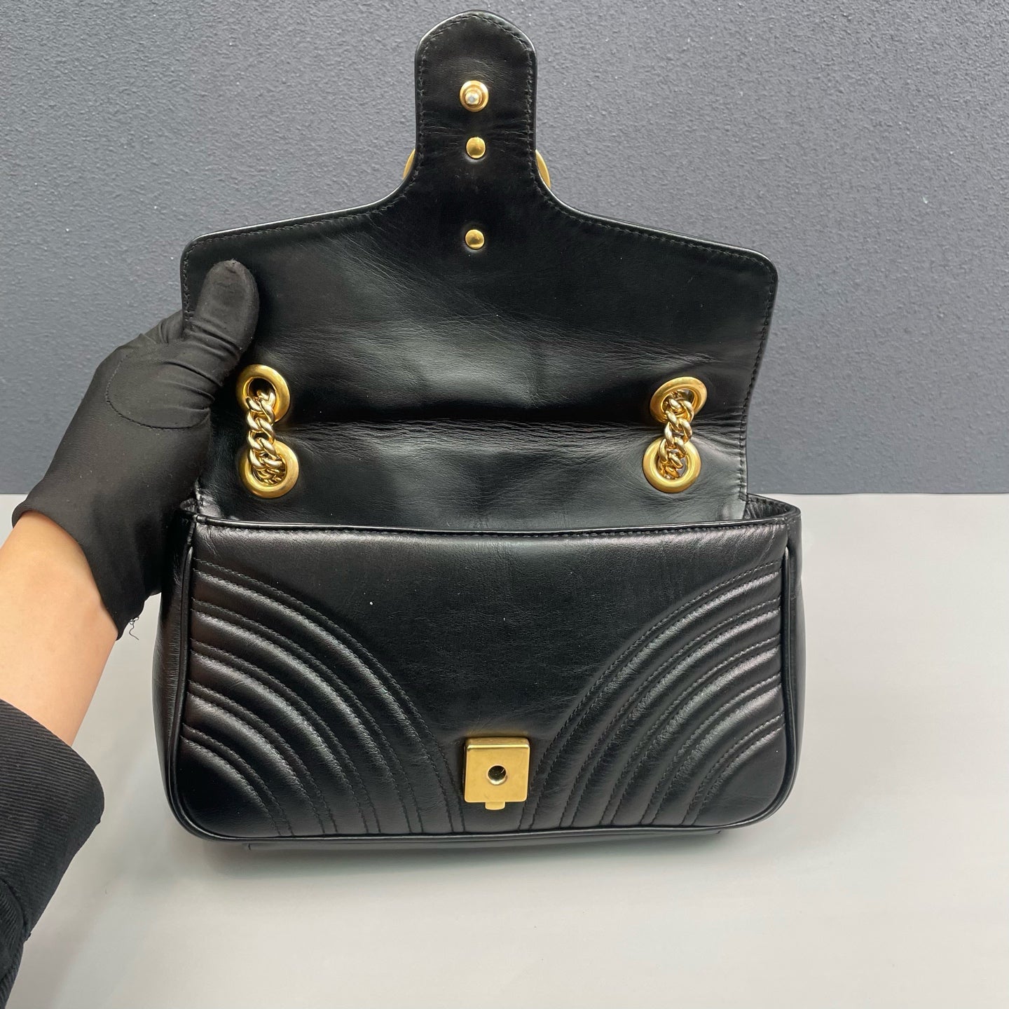 Gucci - GG Marmont Matelassé Shoulder Bag - Leather - Black - (Medium)