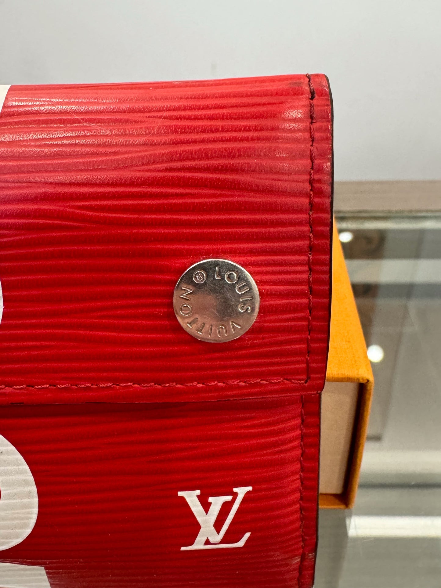 Louis Vuitton - Louis Vuitton x Supreme Chain Wallet M67540 - Cowhide leather - Red - (Small)