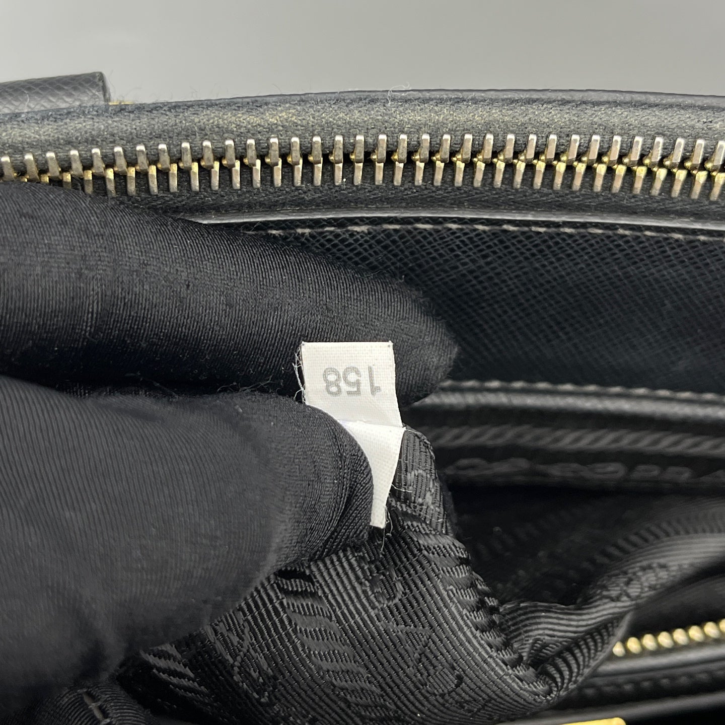 Prada - Saffiano Lux Double-Zip Tote (Galleria Bag) - Saffiano leather - Black - (medium)