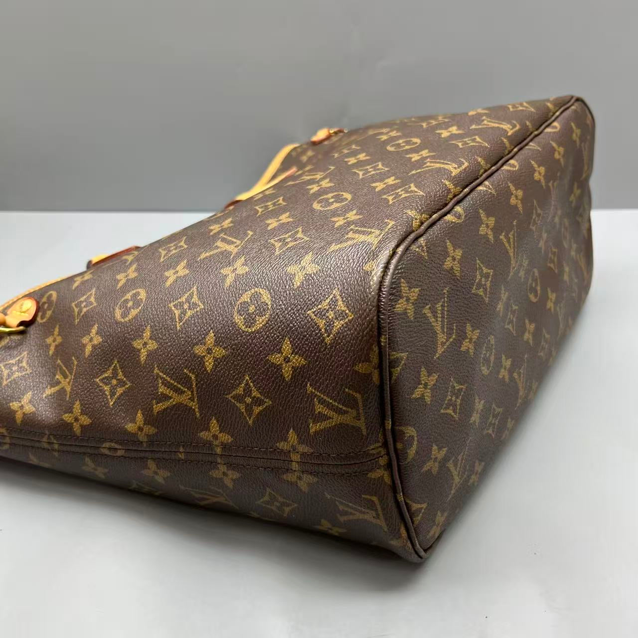 Louis Vuitton - Neverfull MM - Monogram coated canvas with Vachetta leather trim and textile lining - Brown - (Medium)