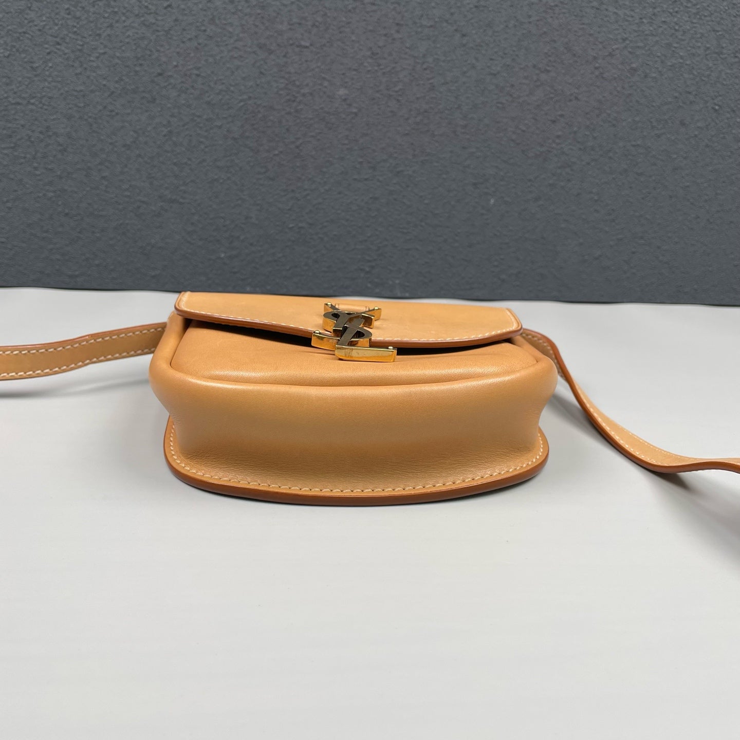 Saint Laurent - Kaia Mini Saddle Bag - Smooth calfskin leather - Camel - (mini)