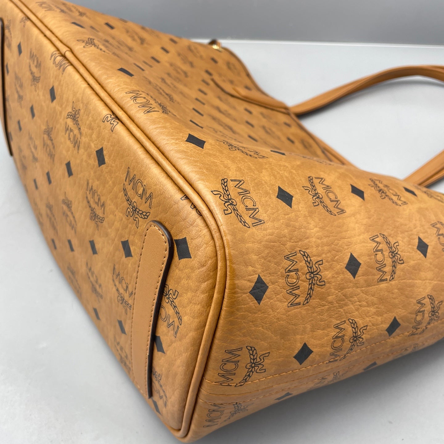 MCM - Reversible Visetos Tote with Pouch - Visetos coated canvas with leather trim - Brown - (medium)