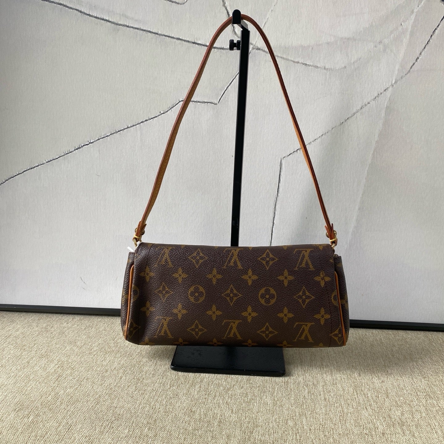 Louis Vuitton - Beverly Manhattan - Monogram coated canvas with Vachetta leather trim and gold-tone hardware - Brown - (Small)