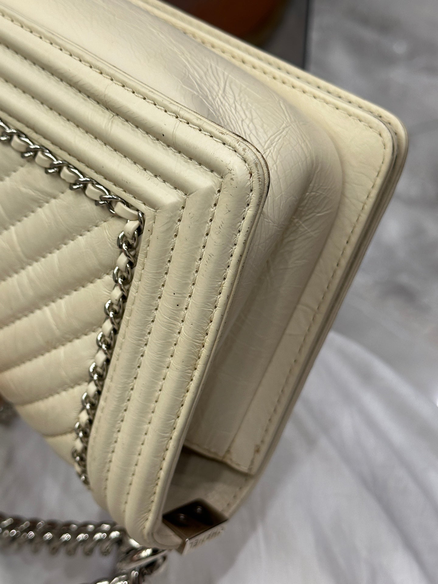 Chanel - Le Boy - Oil wax calfskin - Beige - (Medium)