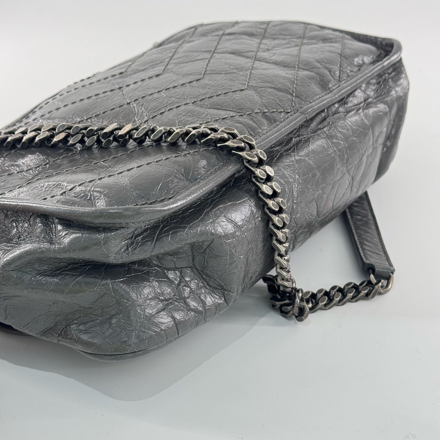 Saint Laurent - Niki Medium - Distressed crinkled calfskin leather - Grey - (Medium)