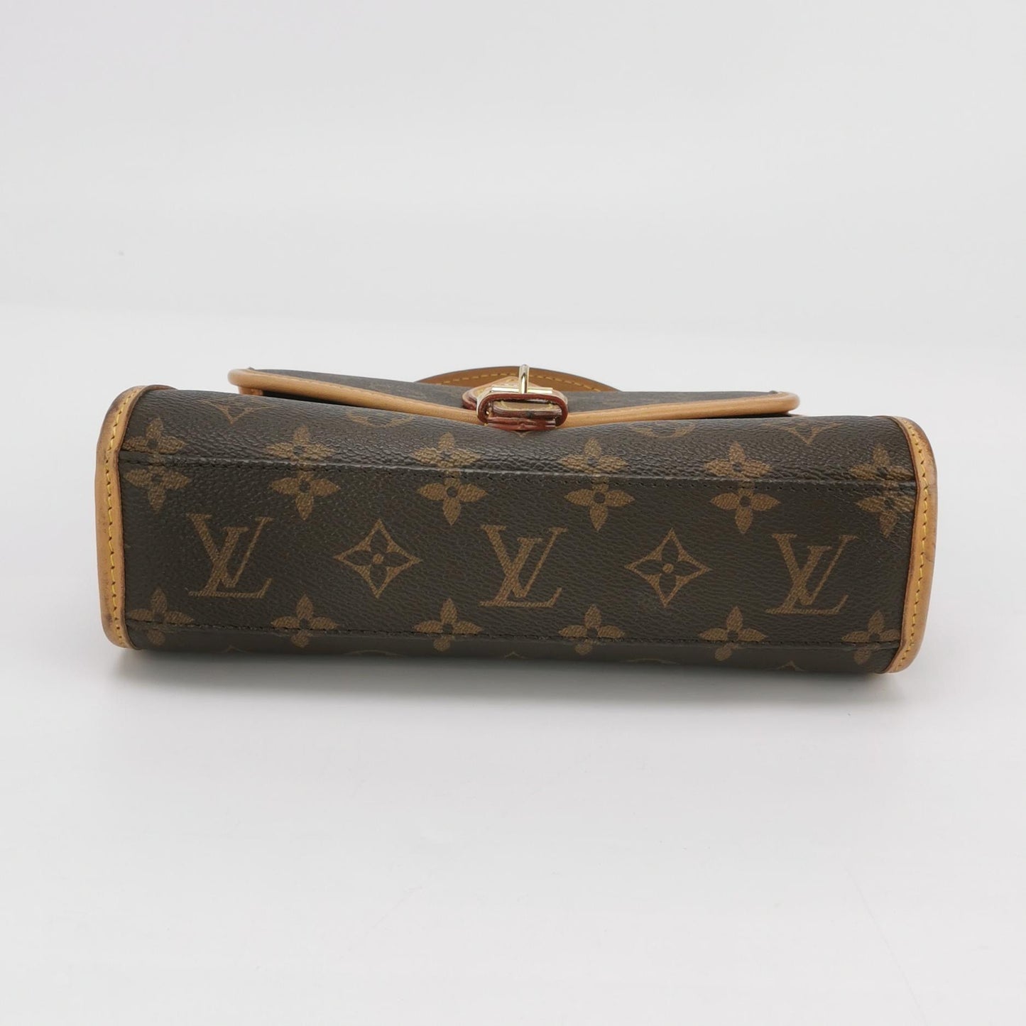 Louis Vuitton - Ivy Vintage Messenger - Monogram coated canvas with natural cowhide leather trim - Brown - (small)