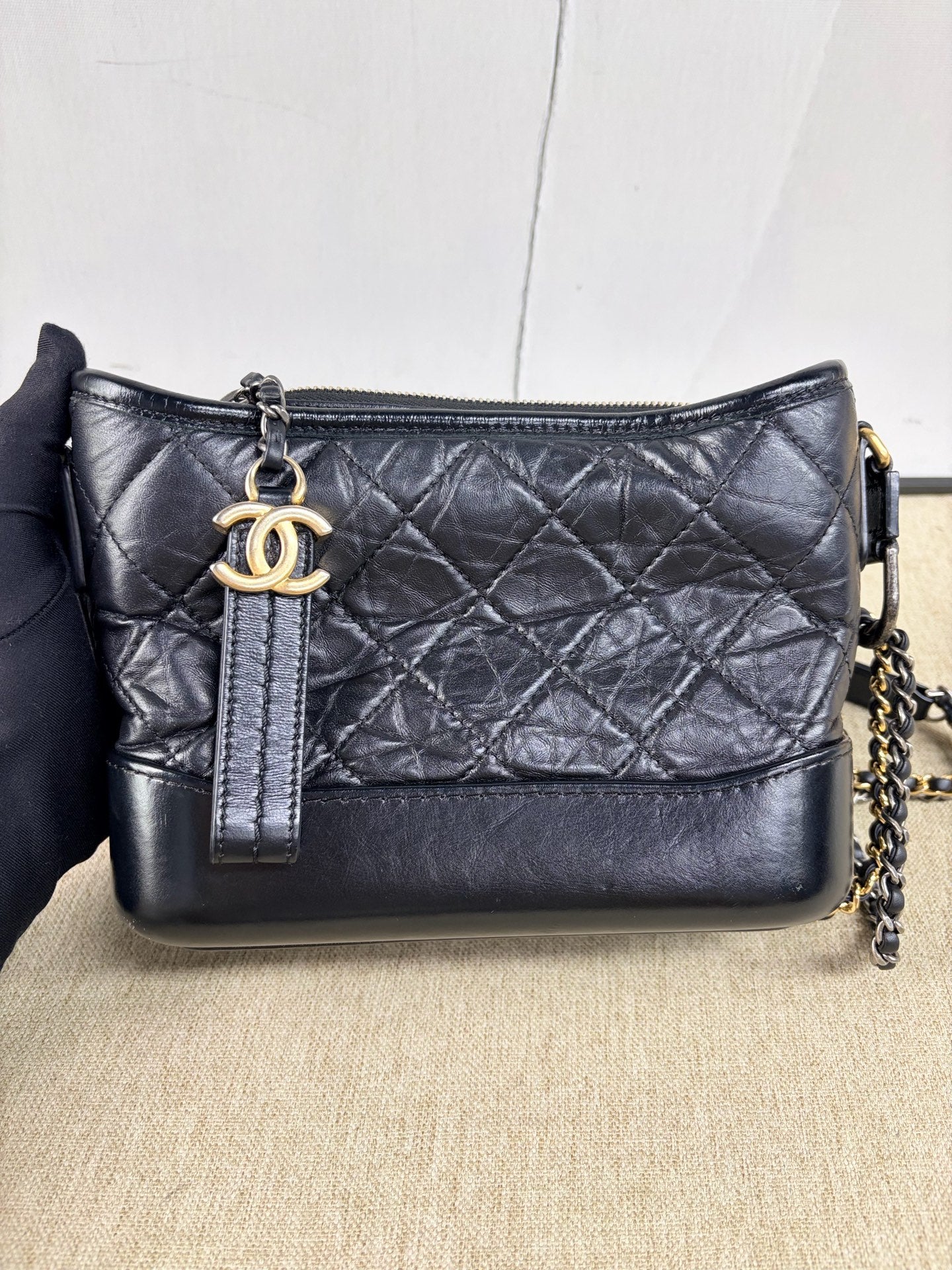 Chanel - Gabrielle Hobo Bag Small - Wrinkled cowhide leather - Black - (Small)