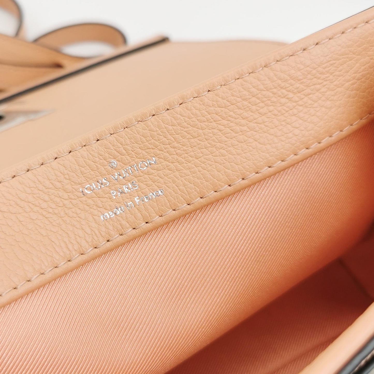 Louis Vuitton - Lockme - Grained calfskin leather - Pink, Grey, and Black color-block with Silver-Tone Hardware - (Small)