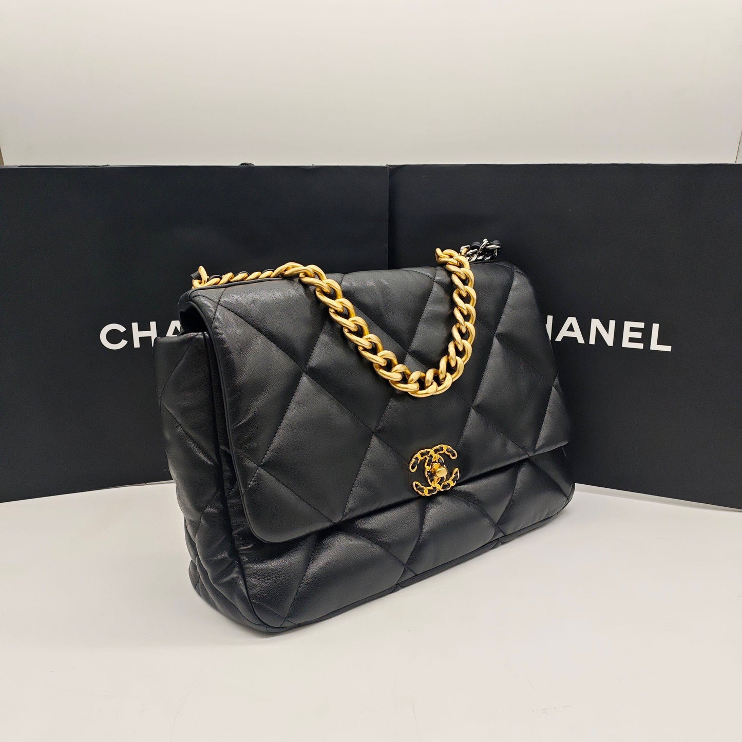 Chanel - 19 Bag Maxi - Lambskin leather - Black - (Large)