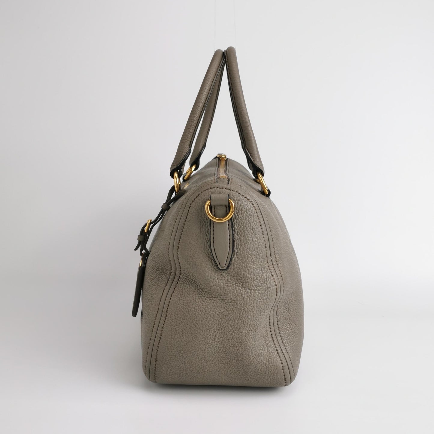 Prada - Vitello Daino Top Handle Bag - Pebbled cowhide leather - Grey - (Large)