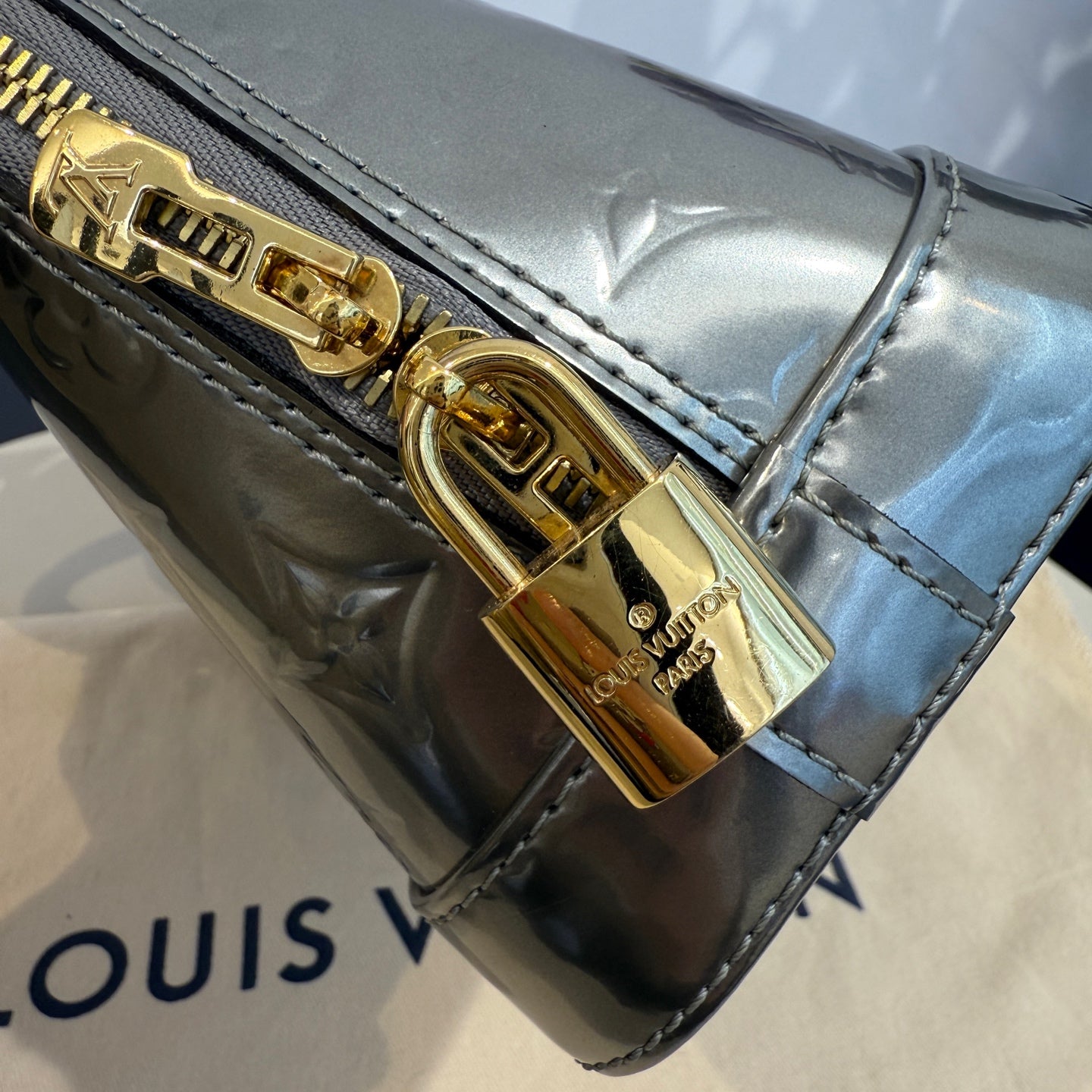 Louis Vuitton - Alma BB - Patent leather with Vachetta leather trim - Silver - (mini)